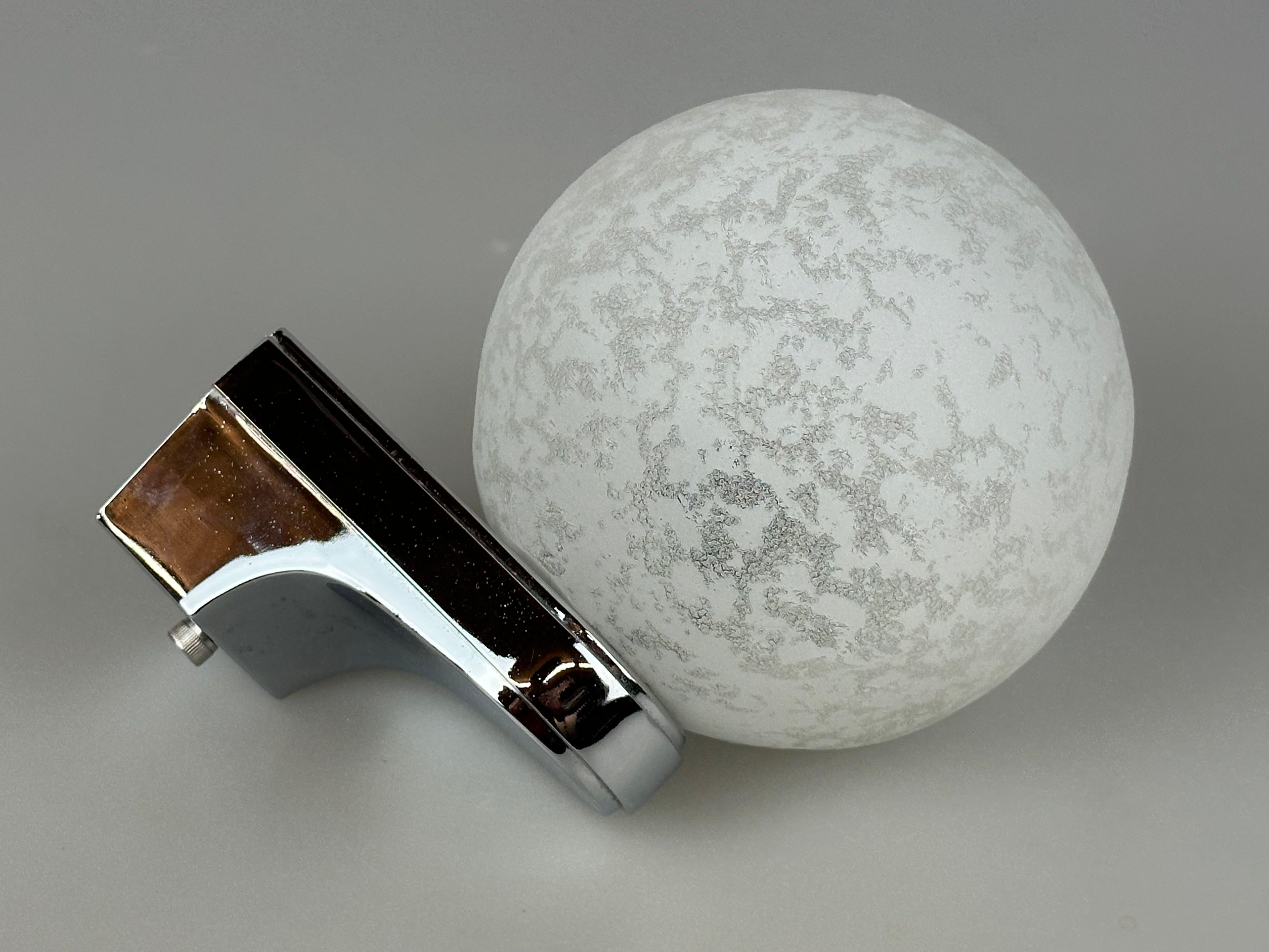 1960s/70s Wall Lamp, Globe Lamp, Metal, Chrome & Glass, Space Age Design For Sale 4