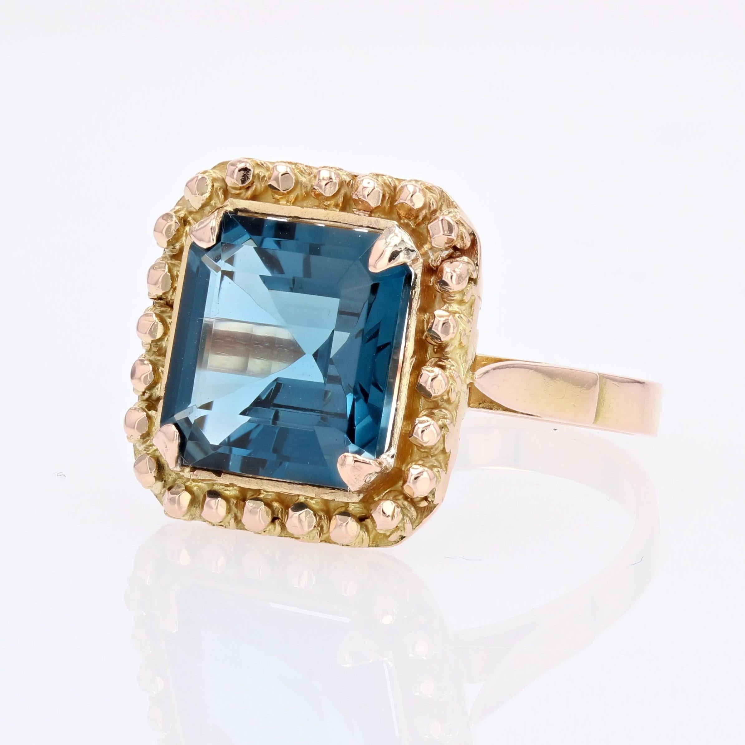 1960s 7.30 Carats Blue London Topaz 18 Karat Yellow Gold Retro Ring For Sale 1
