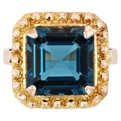1960s 7.30 Carats Blue London Topaz 18 Karat Yellow Gold Vintage Ring