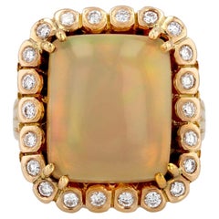 Retro-Ring aus 18 Karat Rosgold mit 7,32 Karat Opal und Diamant