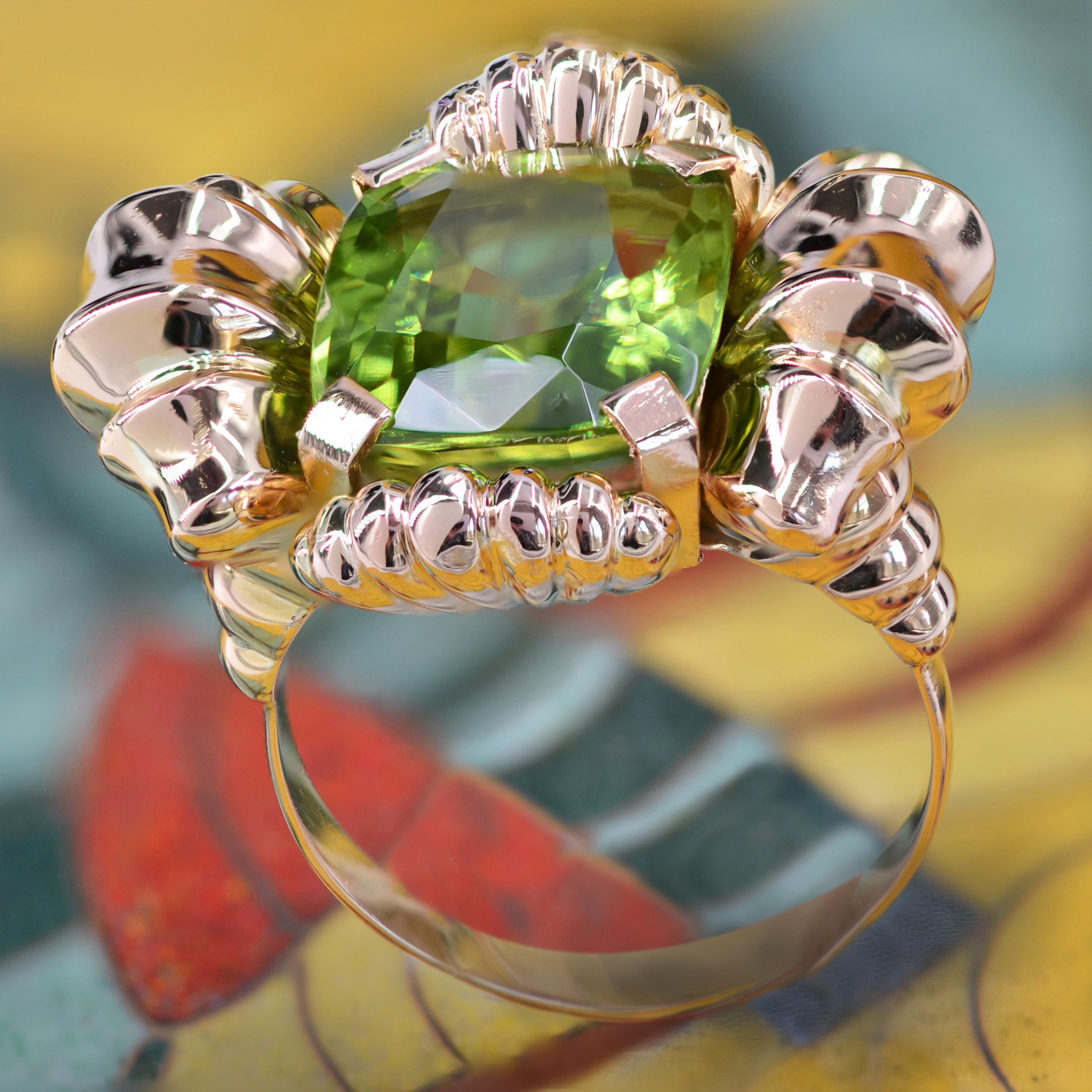 1960s 7.76 Carat Peridot 18 Karat Rose Gold Flower Ring For Sale 9