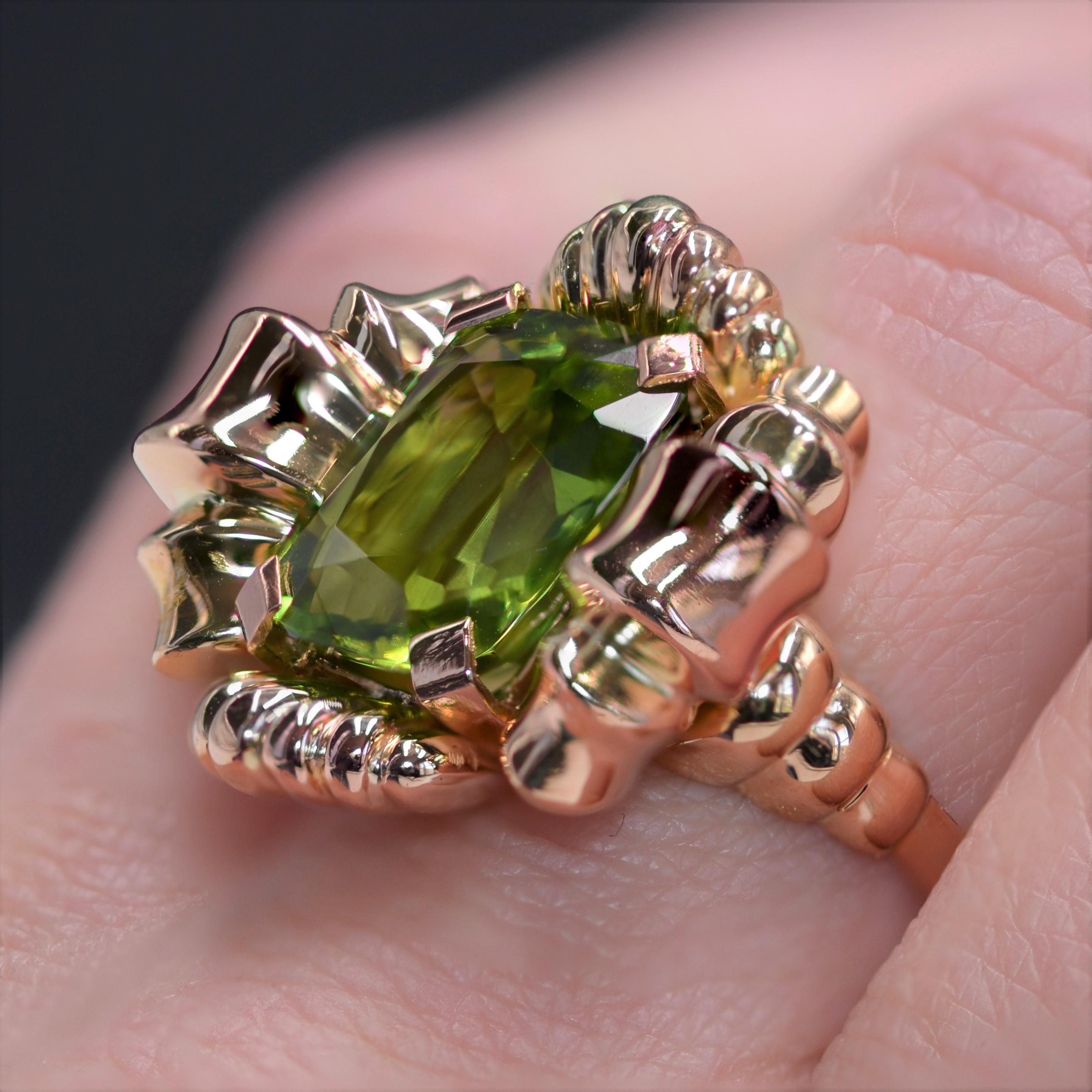 1960s 7.76 Carat Peridot 18 Karat Rose Gold Flower Ring For Sale 11