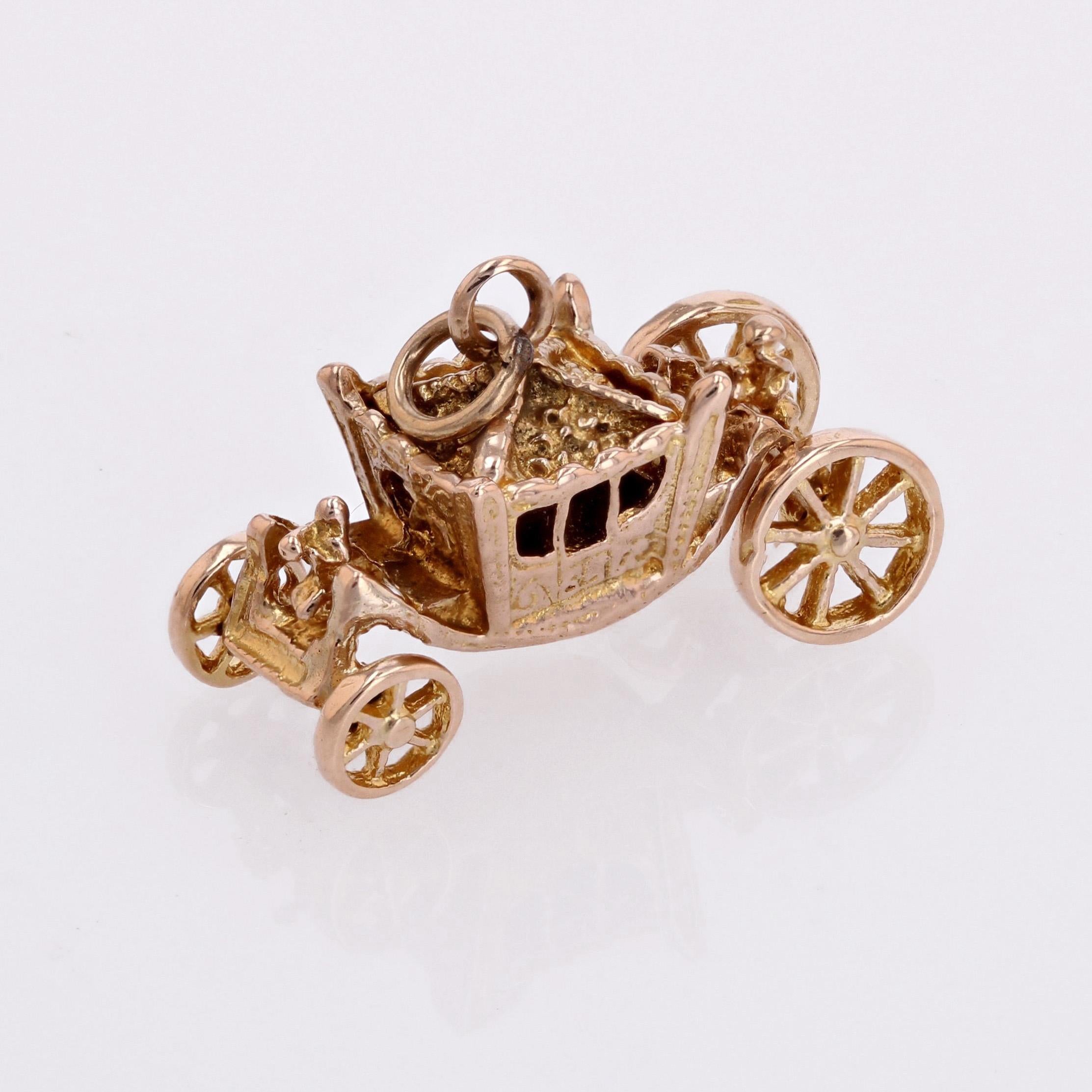Pendentif Coach en or jaune 9 carats des années 1960 Bon état - En vente à Poitiers, FR