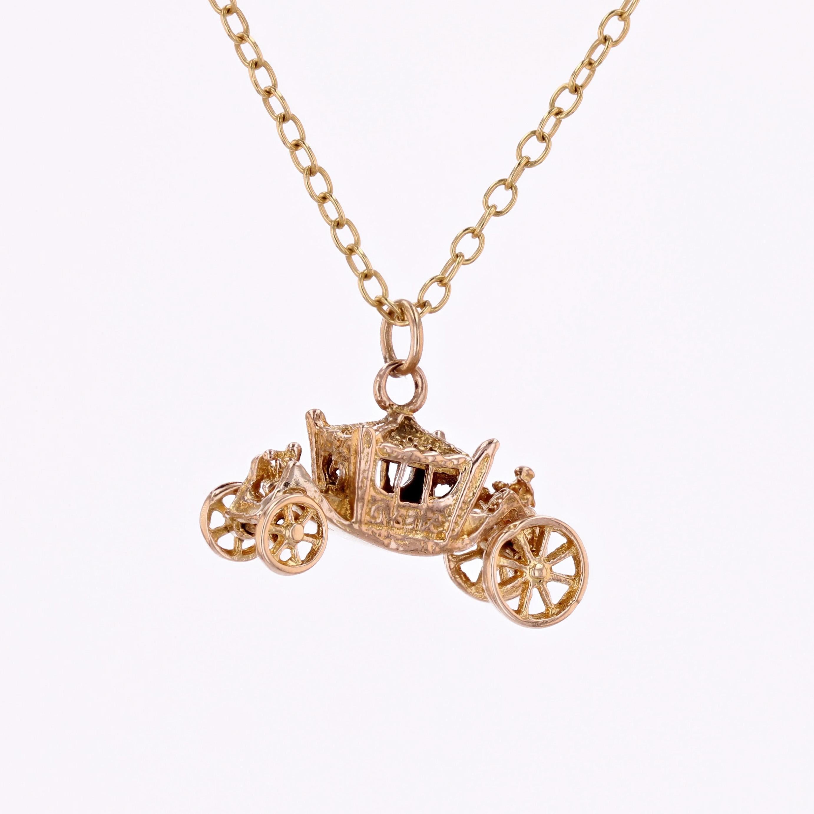 Pendentif Coach en or jaune 9 carats des années 1960 en vente 1