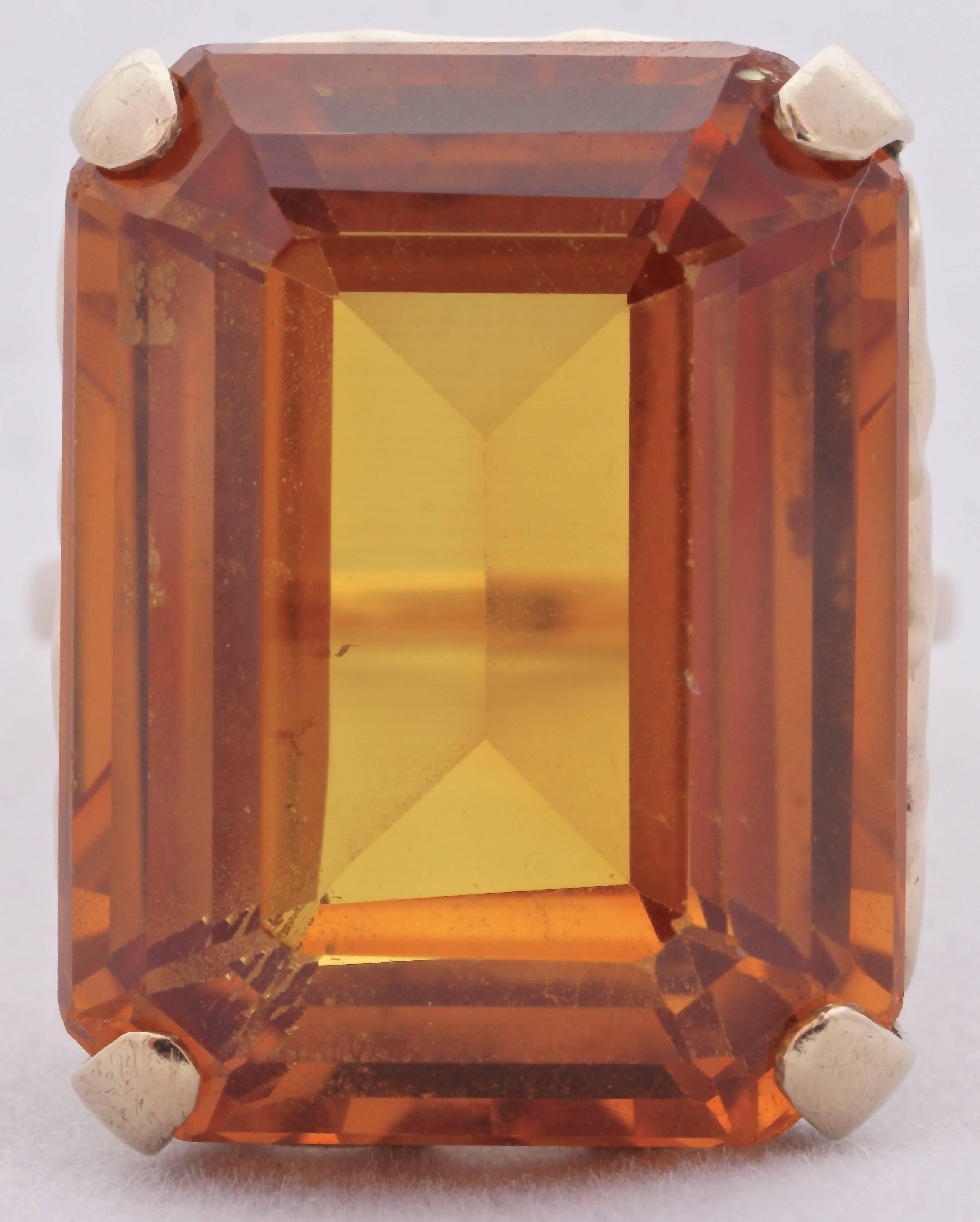 9ct Gold Emerald Cut Burnt Orange Synthetic Sapphire Cocktail Ring 1960s In Good Condition For Sale In London, GB