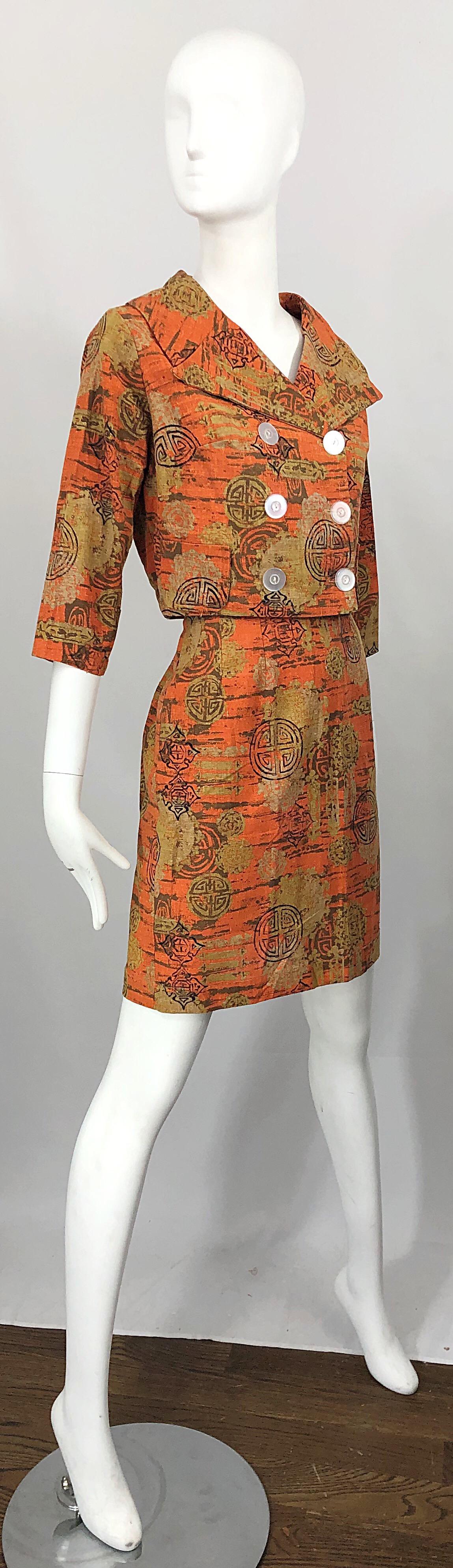 1960s Abstract Asian Batik Linen Vintage 60s Chic Cropped Jacket + Skirt Suit  For Sale 3