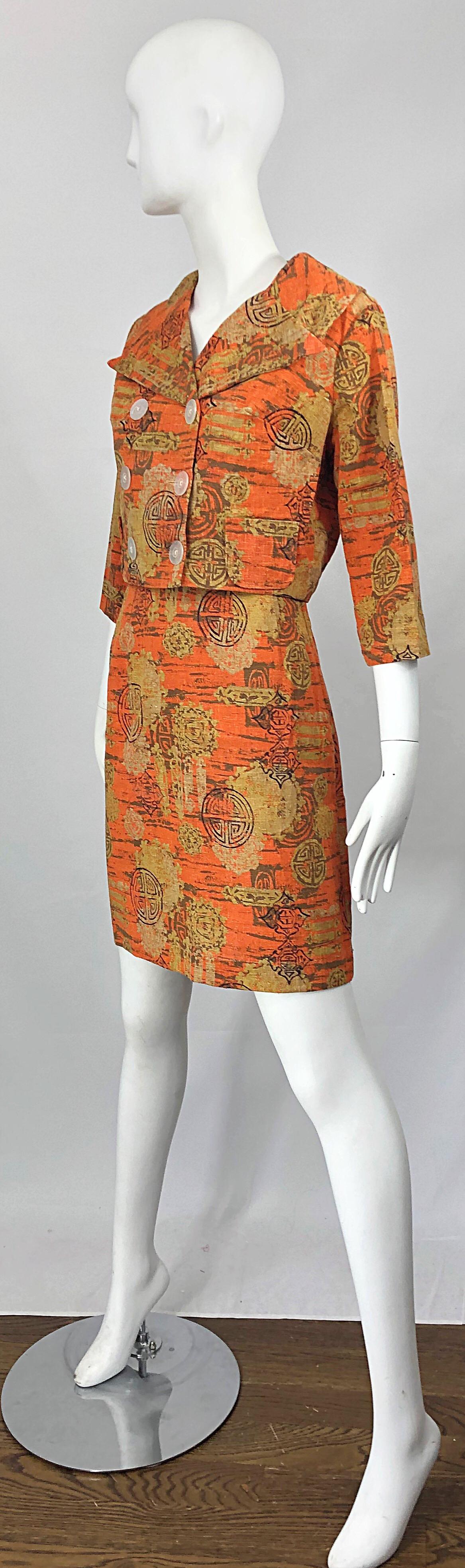 1960s Abstract Asian Batik Linen Vintage 60s Chic Cropped Jacket + Skirt Suit  In Excellent Condition For Sale In San Diego, CA