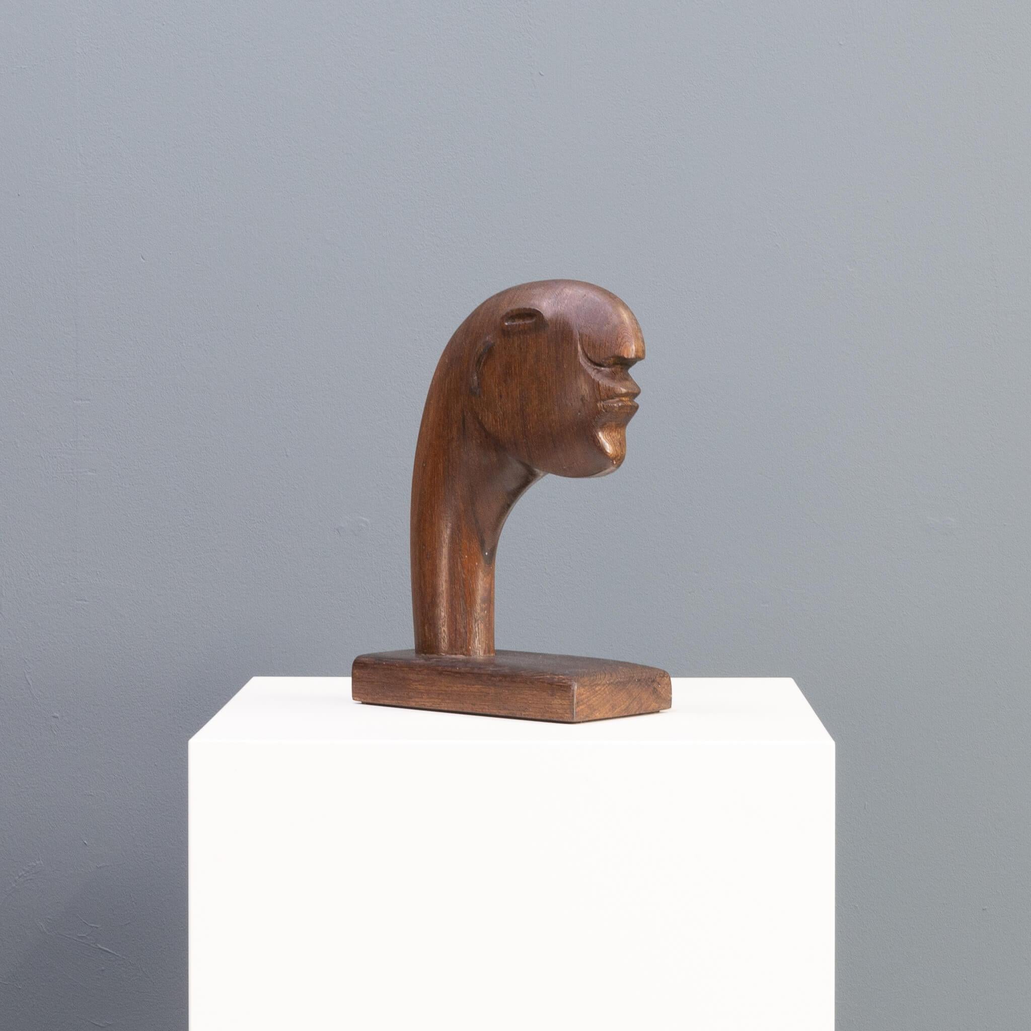 1980s abstract wooden handmade head sculpture in the style of Henri Moore In Good Condition For Sale In Amstelveen, Noord