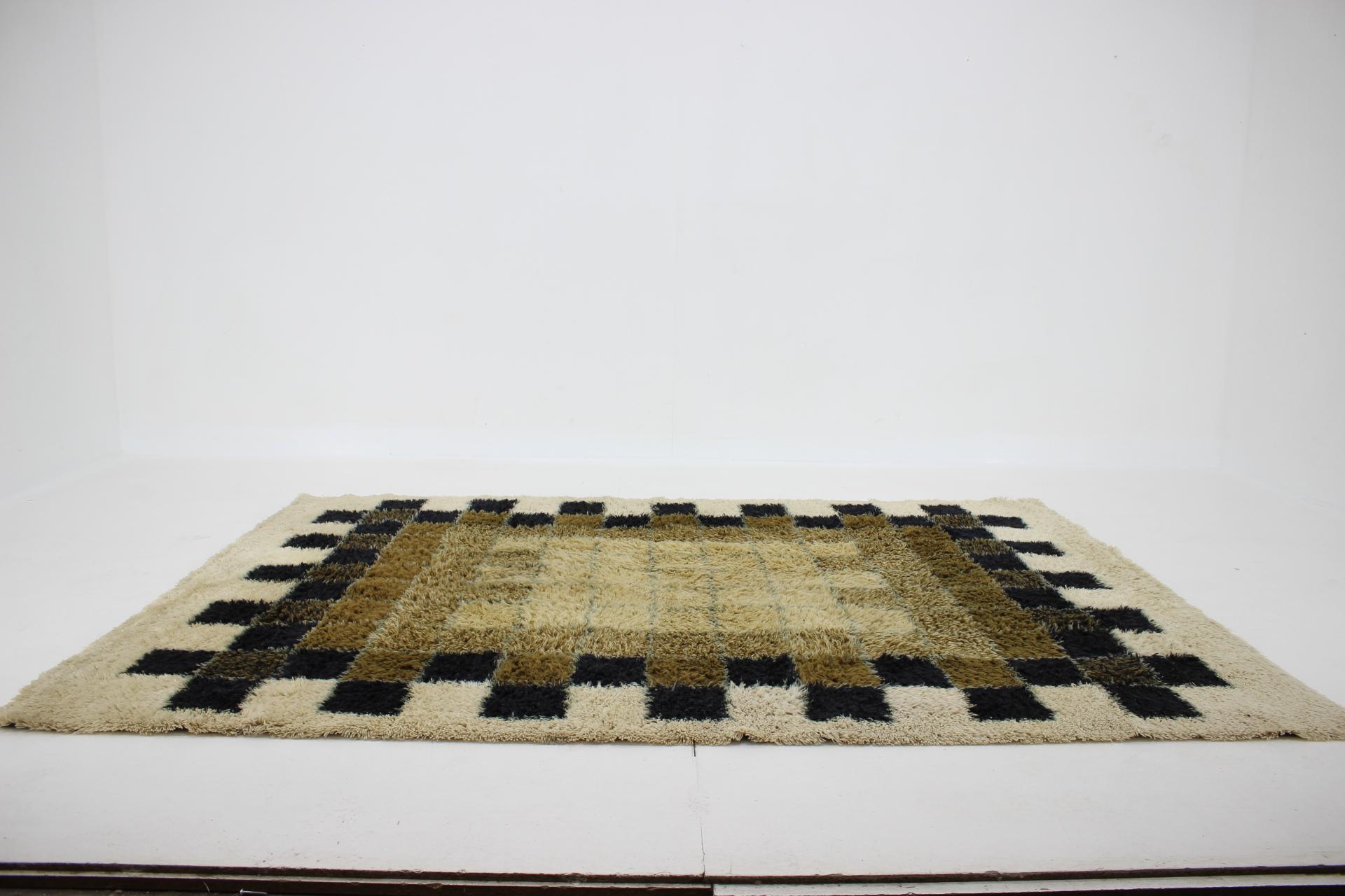 Danish 1960s Abstract Wool Carpet by Hojer Eksport Wilton, Denmark For Sale