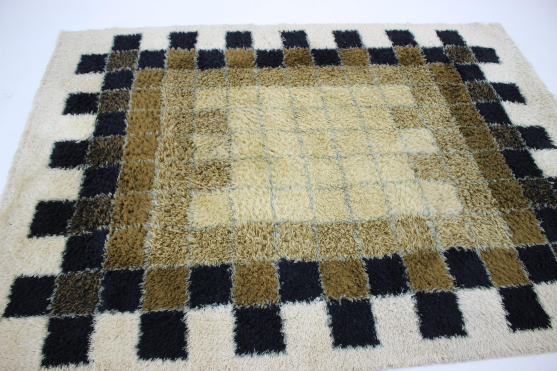 Mid-20th Century 1960s Abstract Wool Carpet by Hojer Eksport Wilton, Denmark For Sale