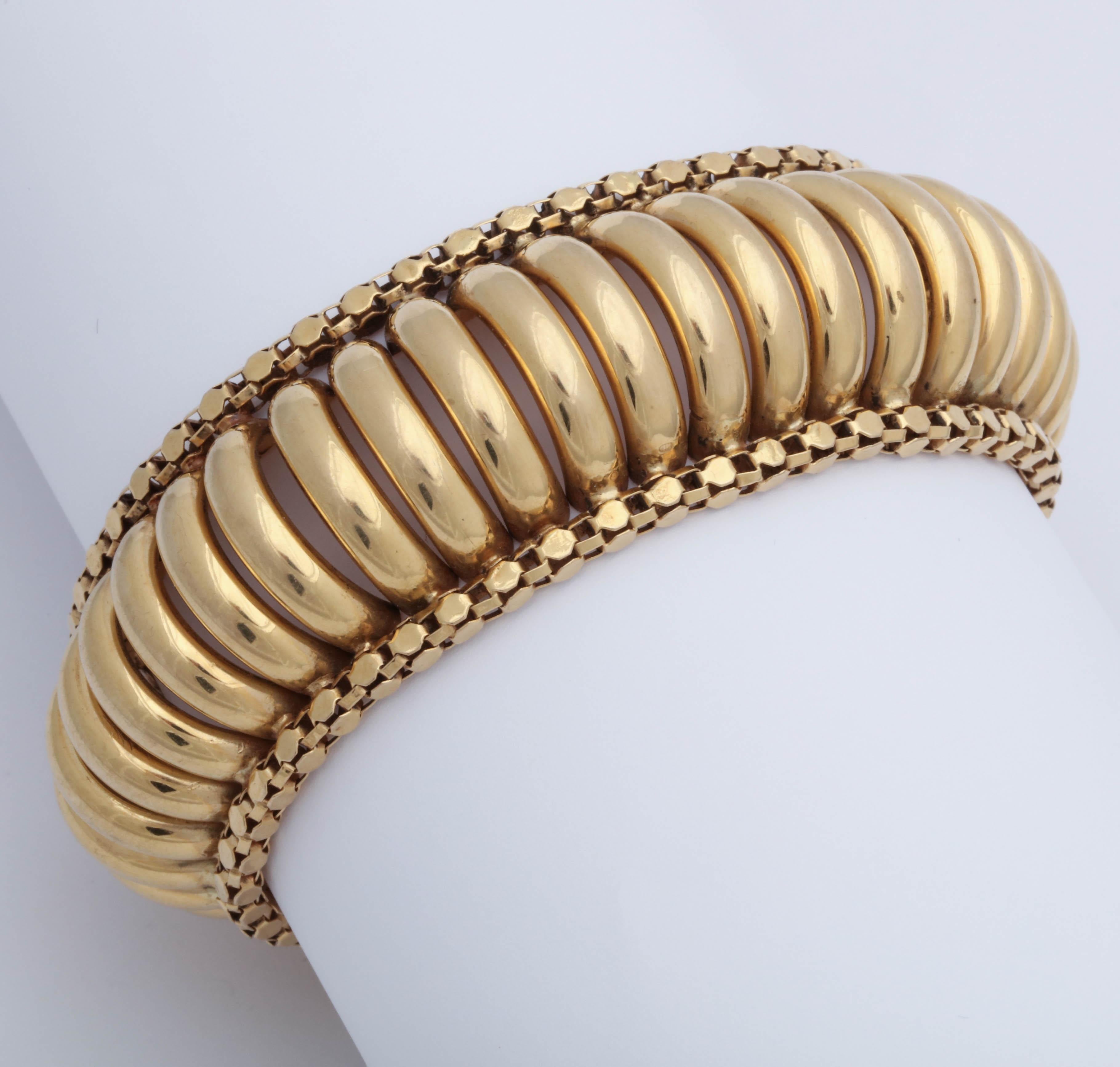 1960s Accordion Design Flexible Bold Gold Link Bracelet with Safety Mechanism 2