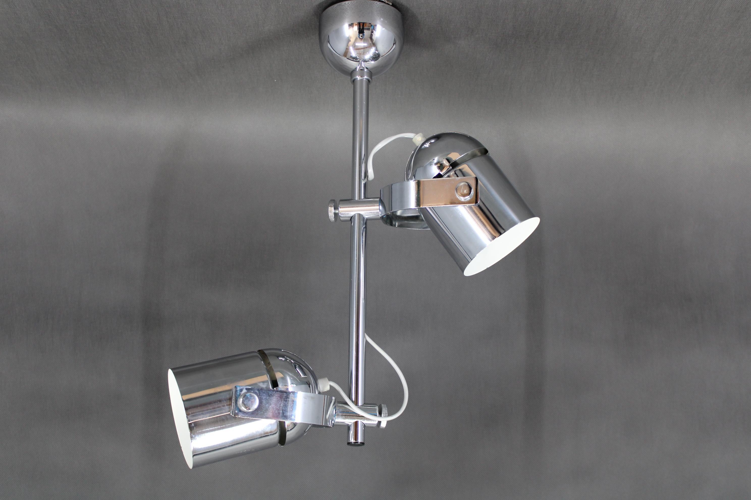 Two adjustable shades allow different lighting options. 
Very good conditionwith minor signs of use
Cleaned, polished, rewired.
2x E26-E27 bulbs - US wiring compatible