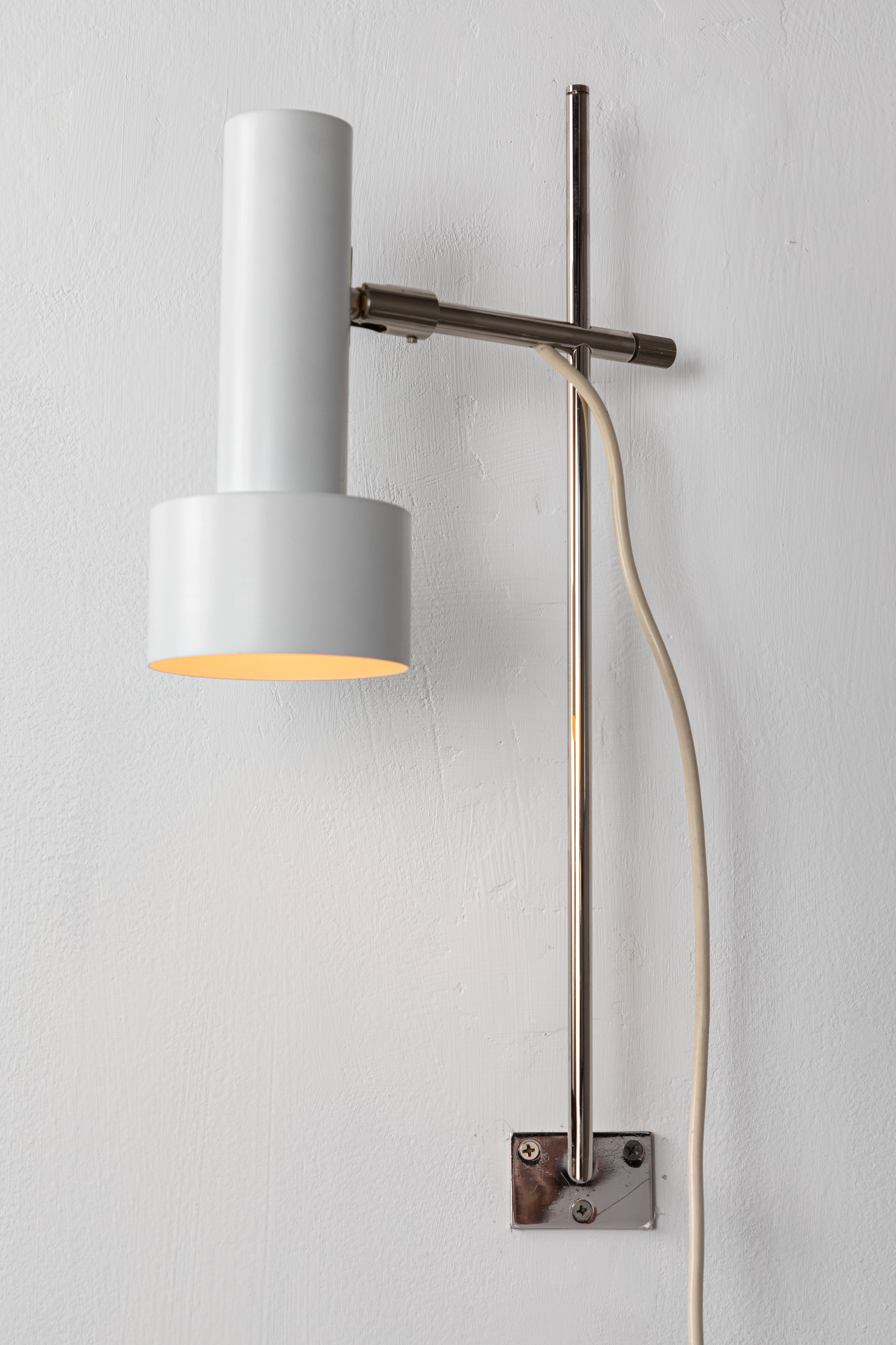 Mid-Century Modern 1960s Adjustable Wall Light Attributed to Giuseppe Ostuni