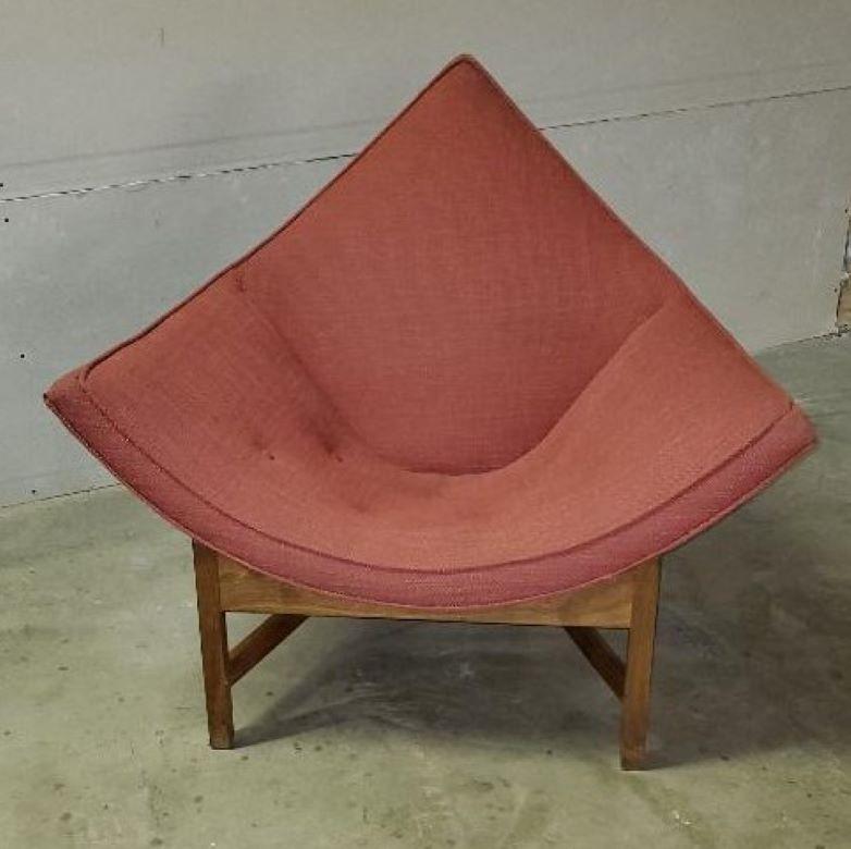 1960s Adrian Pearsall Coconut Lounge Chair On Walnut Base Original Upholstery In Good Condition For Sale In Monrovia, CA