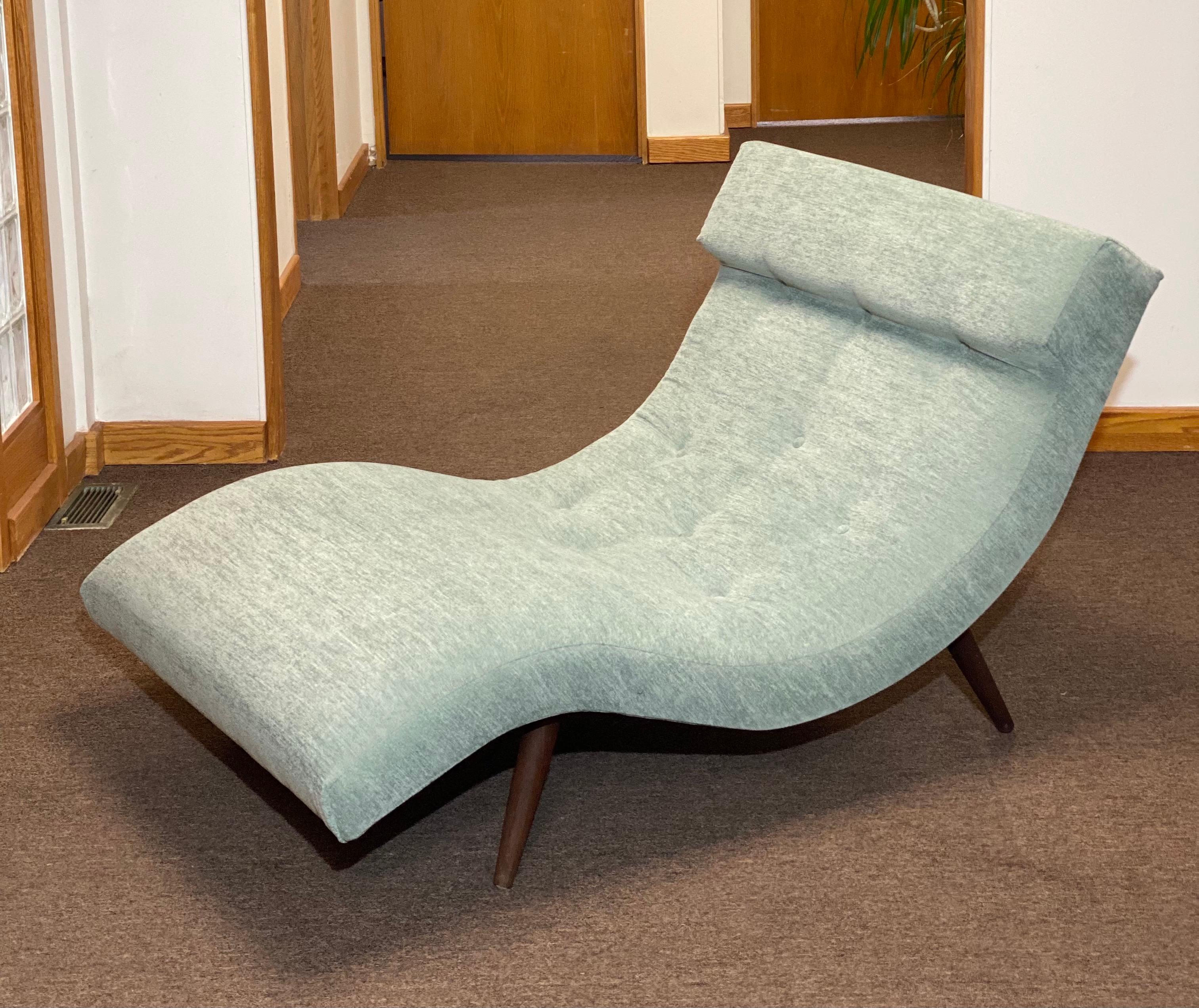 We are very pleased to offer a Mid-Century Modern chaise lounge by Adrian Pearsall for Craft Associates, circa the 1960s. With a silhouette sure to stand out, the model 108-C showcases a tufted body, a built-in pillow for head support and a simple