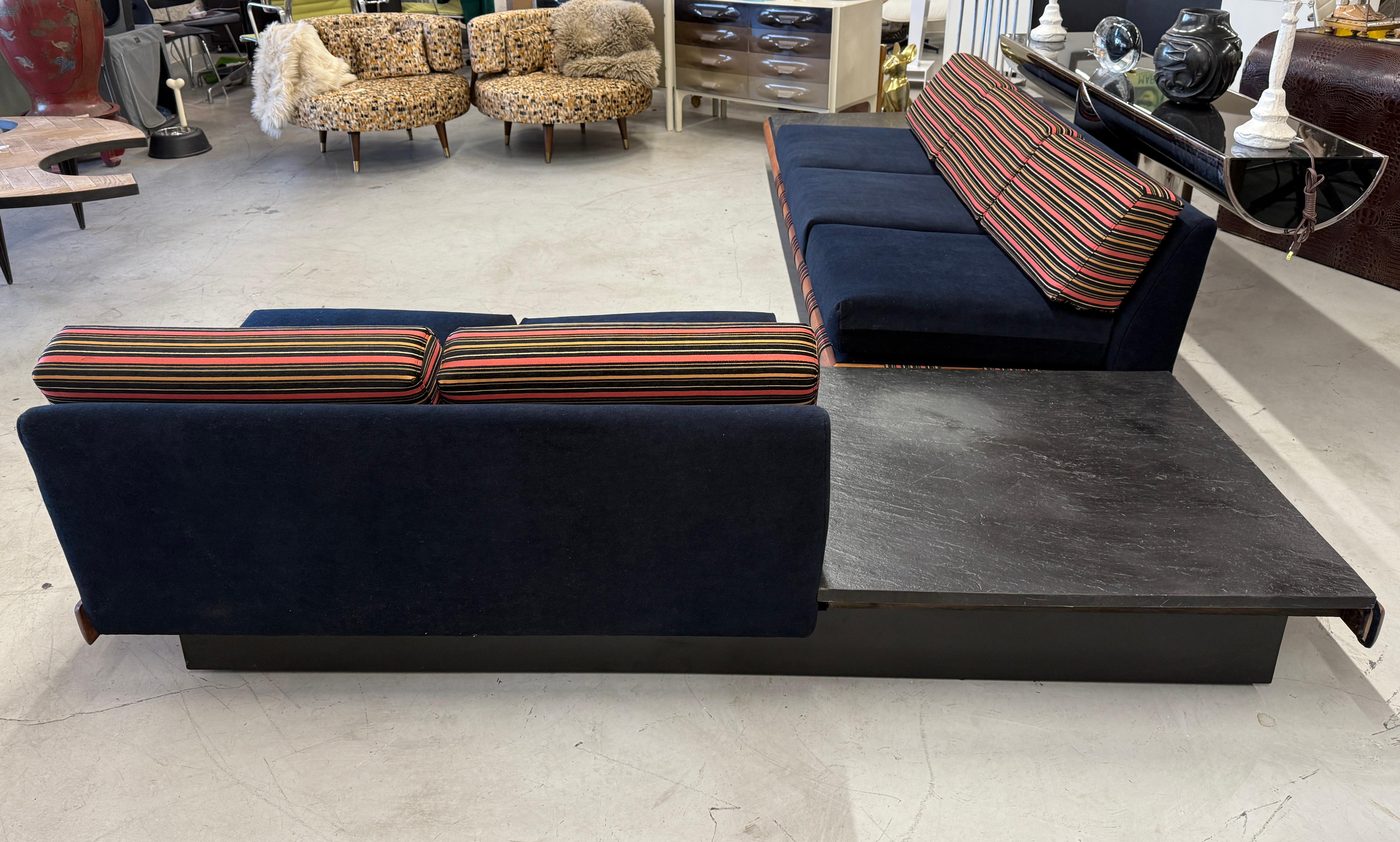 Mid-Century moderno Set di divani componibili Adrian Pearsall degli anni '60 con inserti in ardesia Rivestiti in vendita