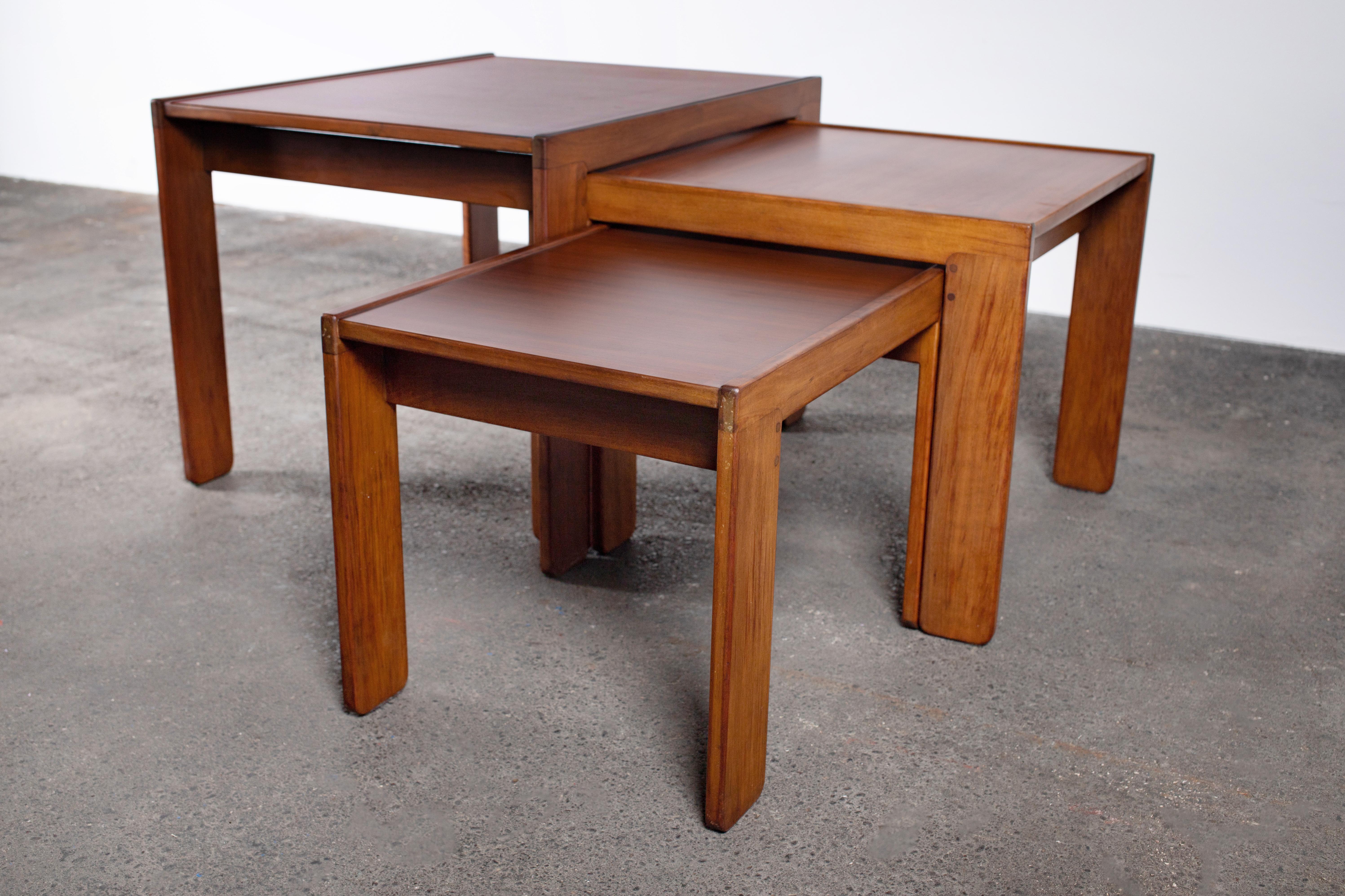1960s Afra & Tobia Scarpa Mid Century Modern Walnut Nesting Tables Set of 3 In Good Condition In Grand Cayman, KY