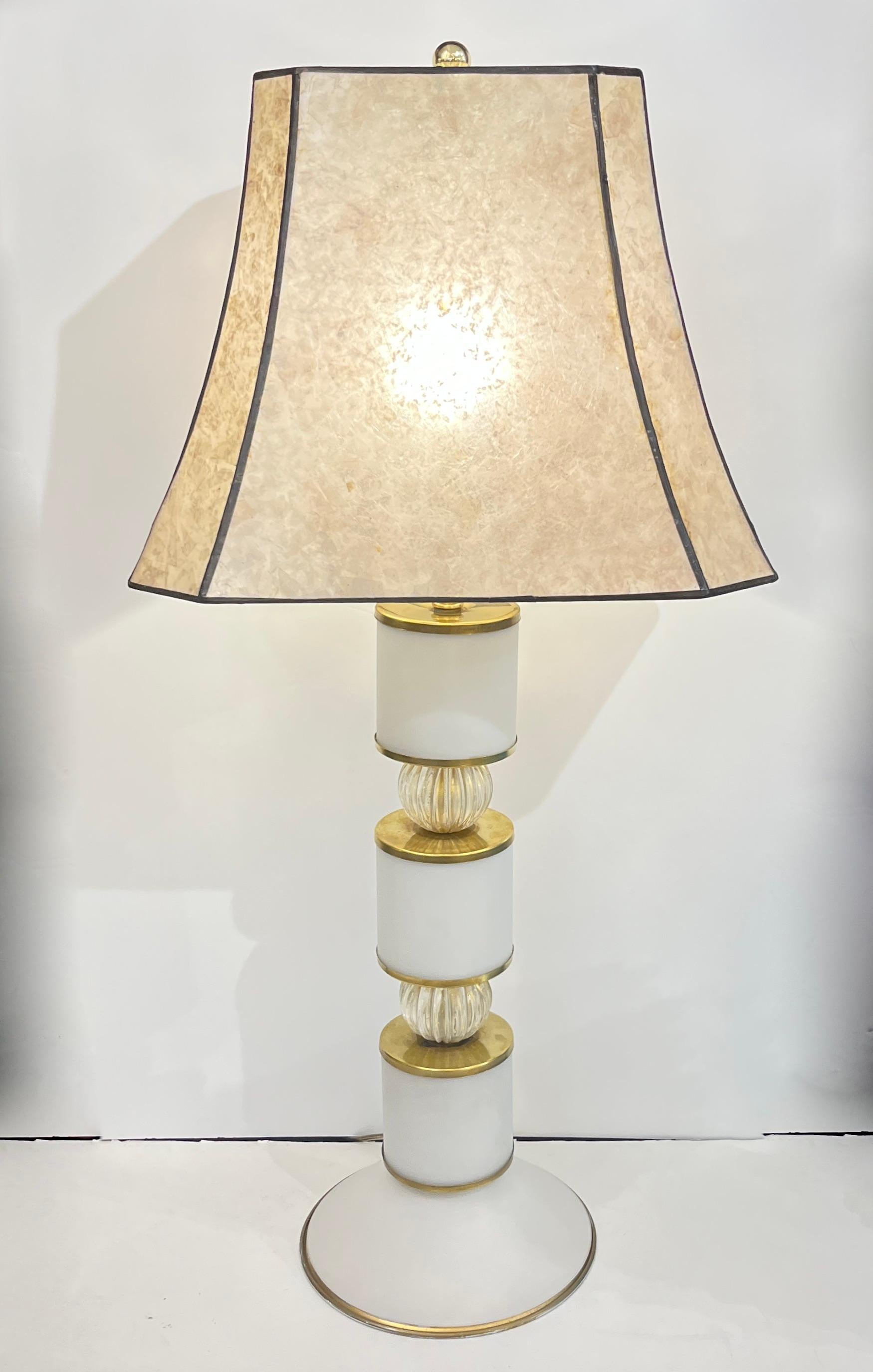 1960er Jahre Albarelli Italienisch Paar groß Matt Weiß Gold Murano Glas Tischlampen im Angebot 4