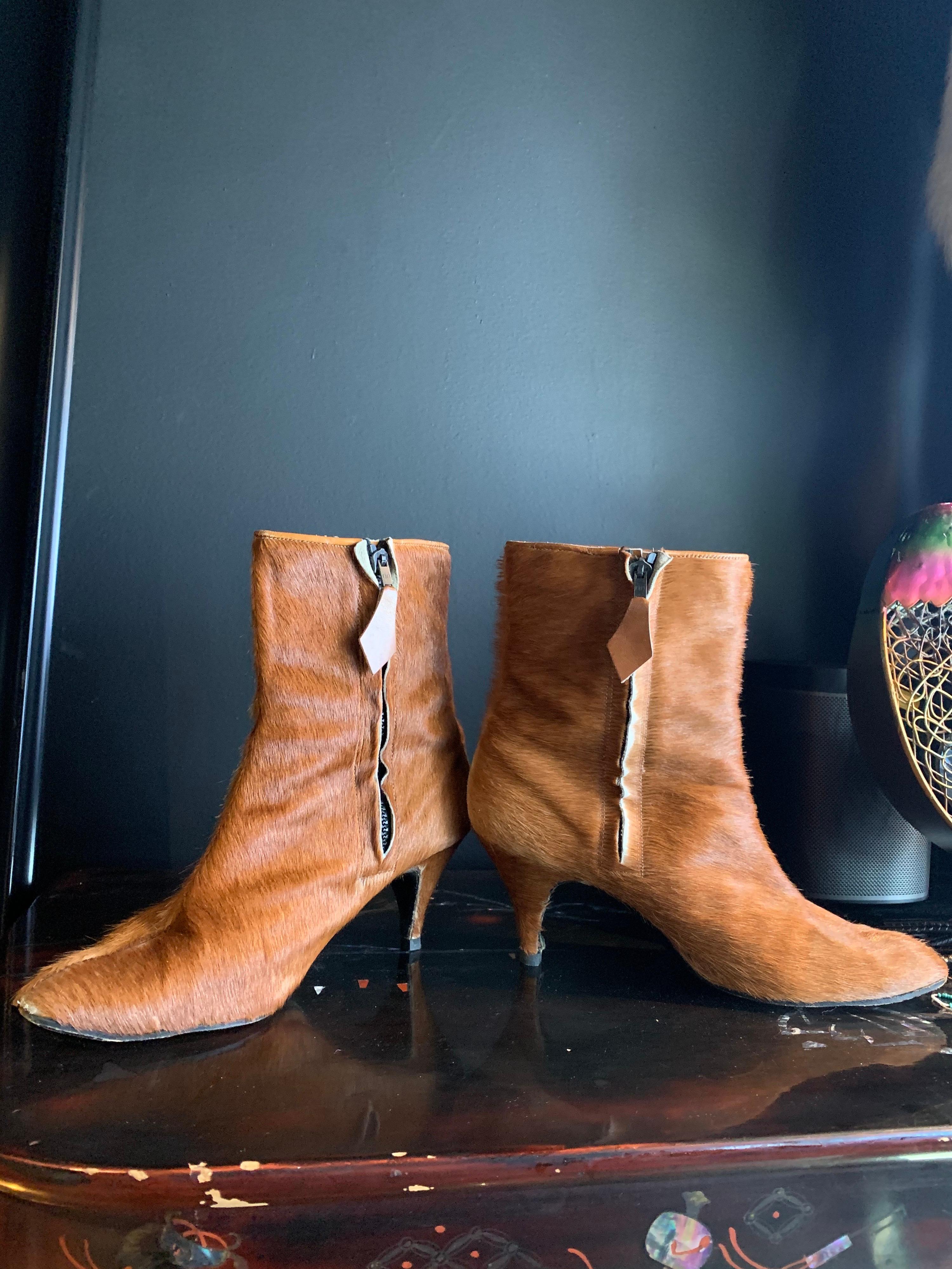 1960s Albertina Fawn Color Pony Mod Go-Go Booties From Italy In Excellent Condition For Sale In Gresham, OR