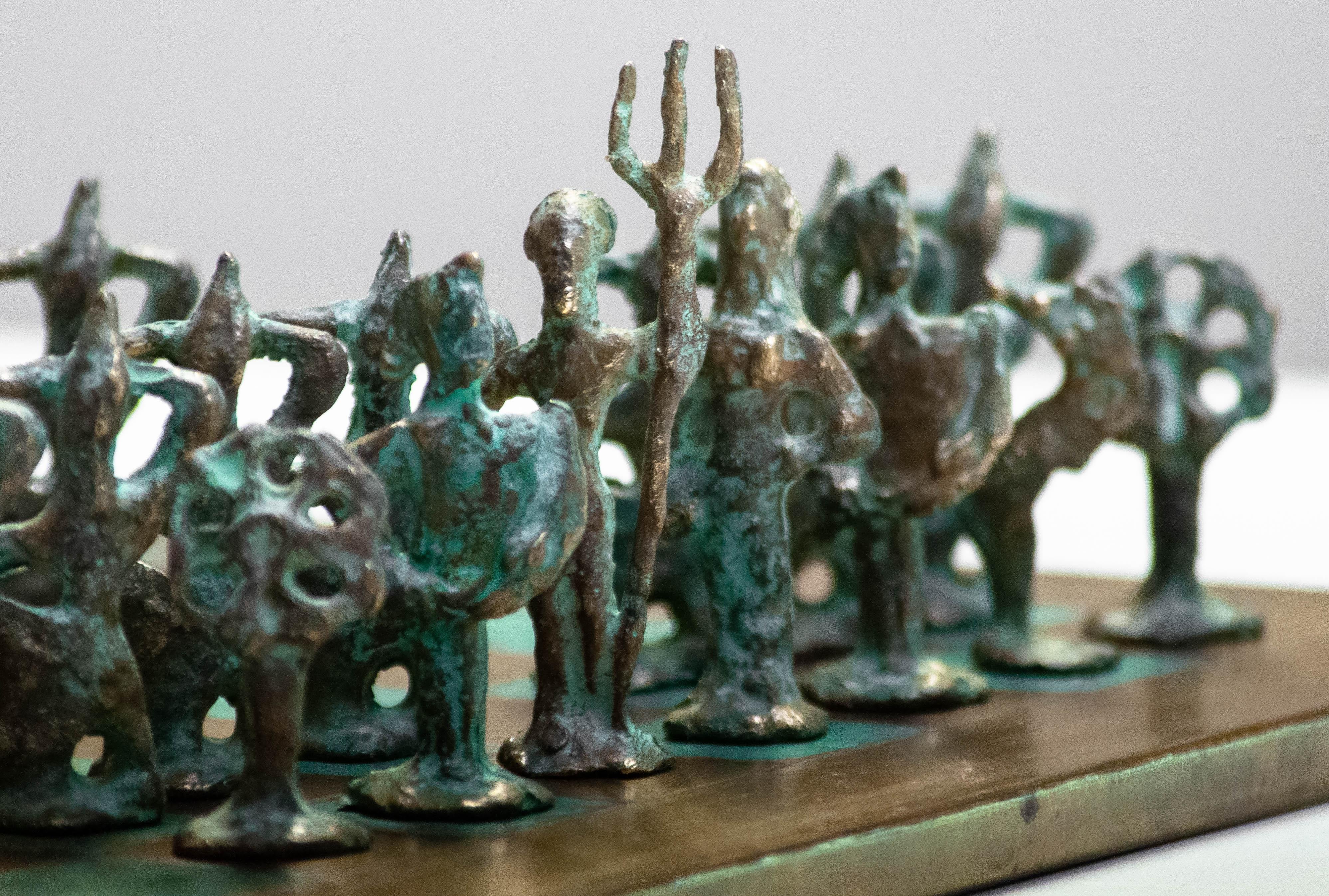 Brass 1960s Alberto Giacometti Inspired Brutalist Bronze Chess Set. Italy For Sale