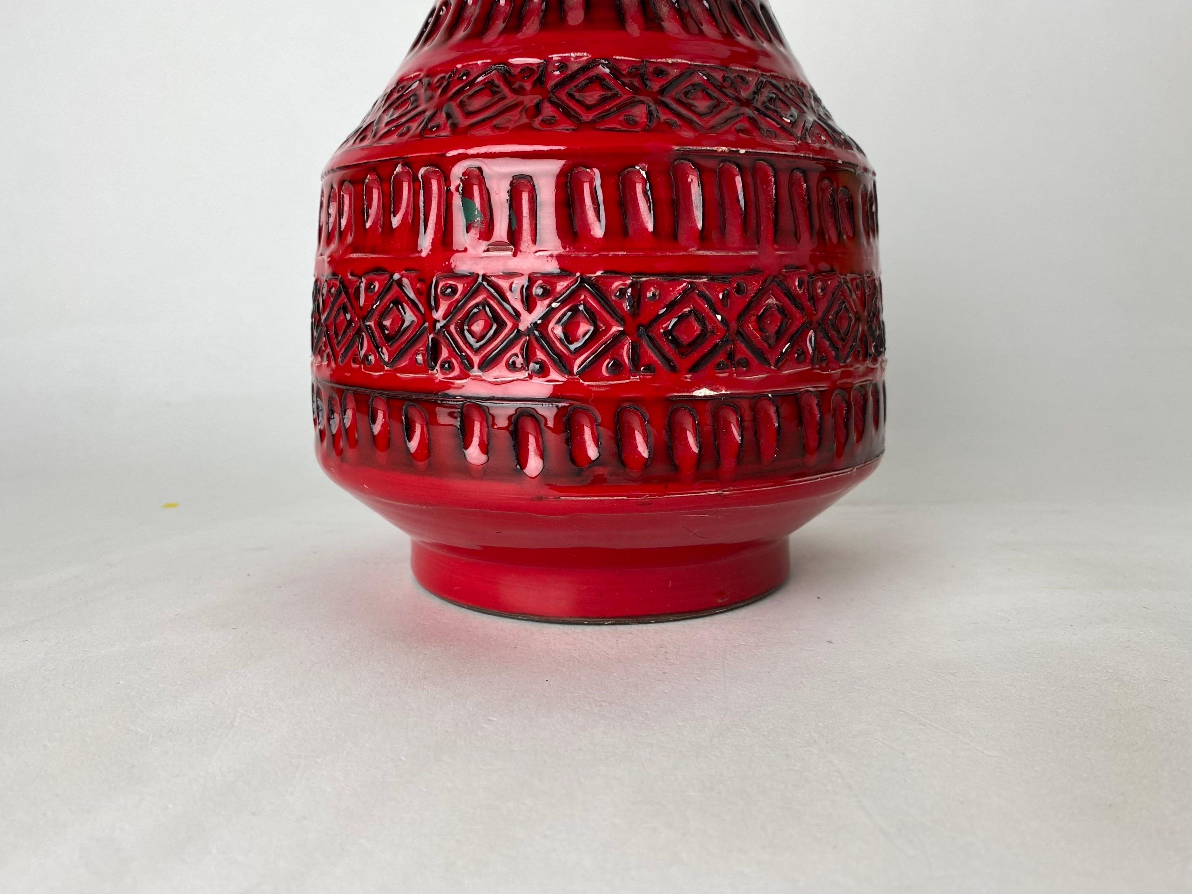 Rote Vase von Aldo Londi für Bitossi, hergestellt in Italien, 1960er Jahre (Moderne der Mitte des Jahrhunderts) im Angebot
