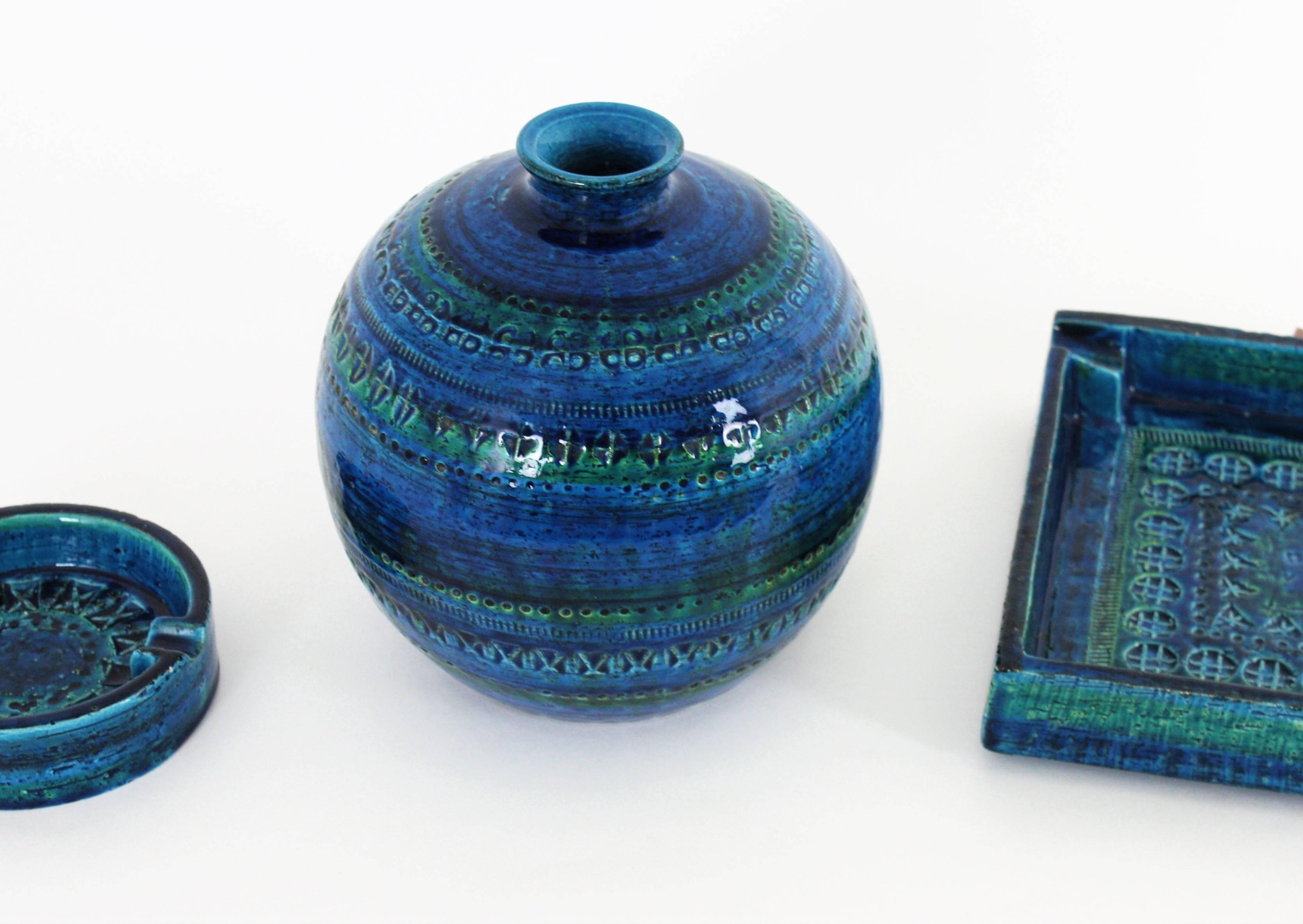 Mid-Century Modern 1960s Aldo Londi for Bitossi Rimini Blue Glazed Ceramic Large Round Vase
