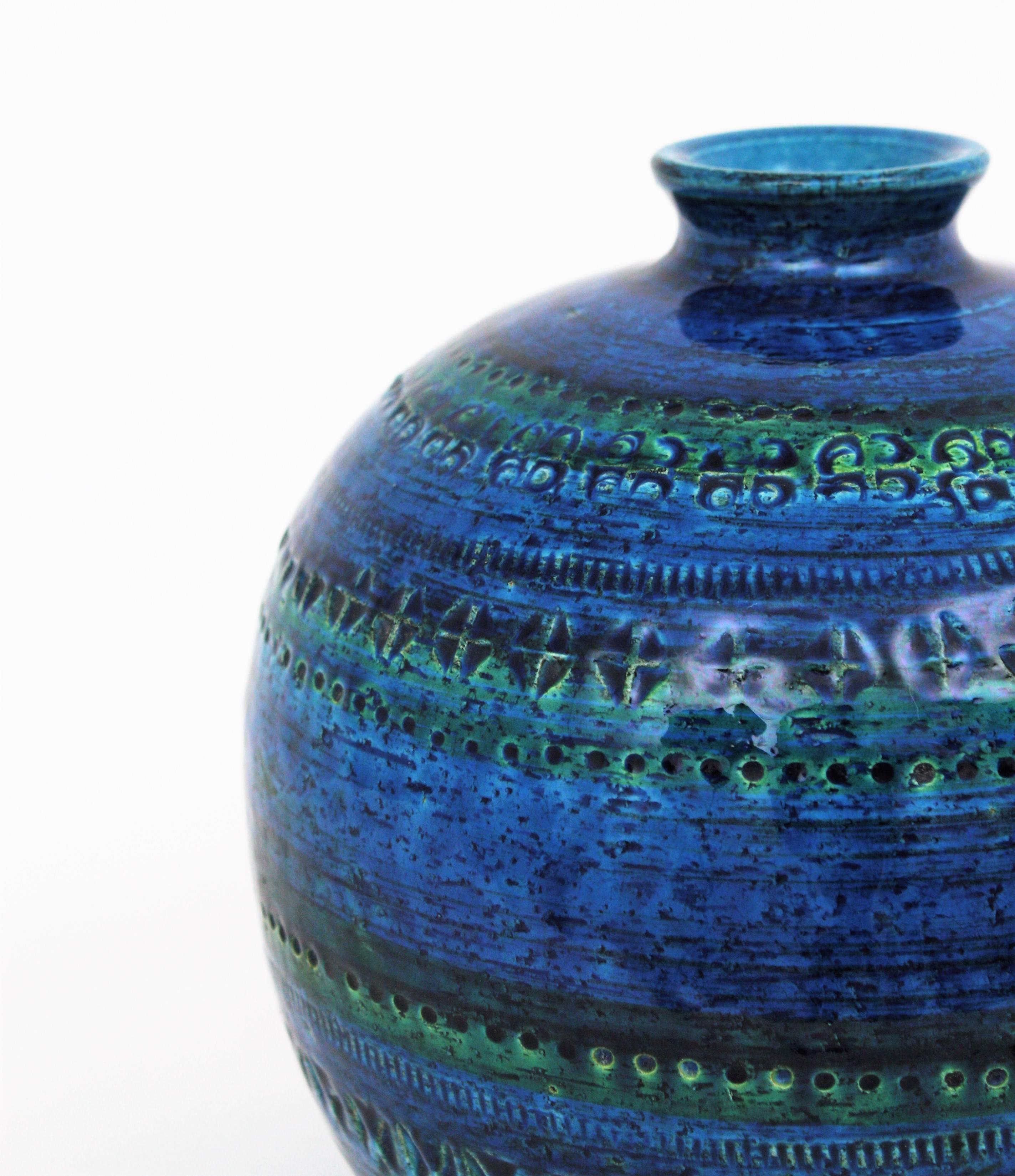 1960s Aldo Londi for Bitossi Rimini Blue Glazed Ceramic Large Round Vase In Excellent Condition In Barcelona, ES