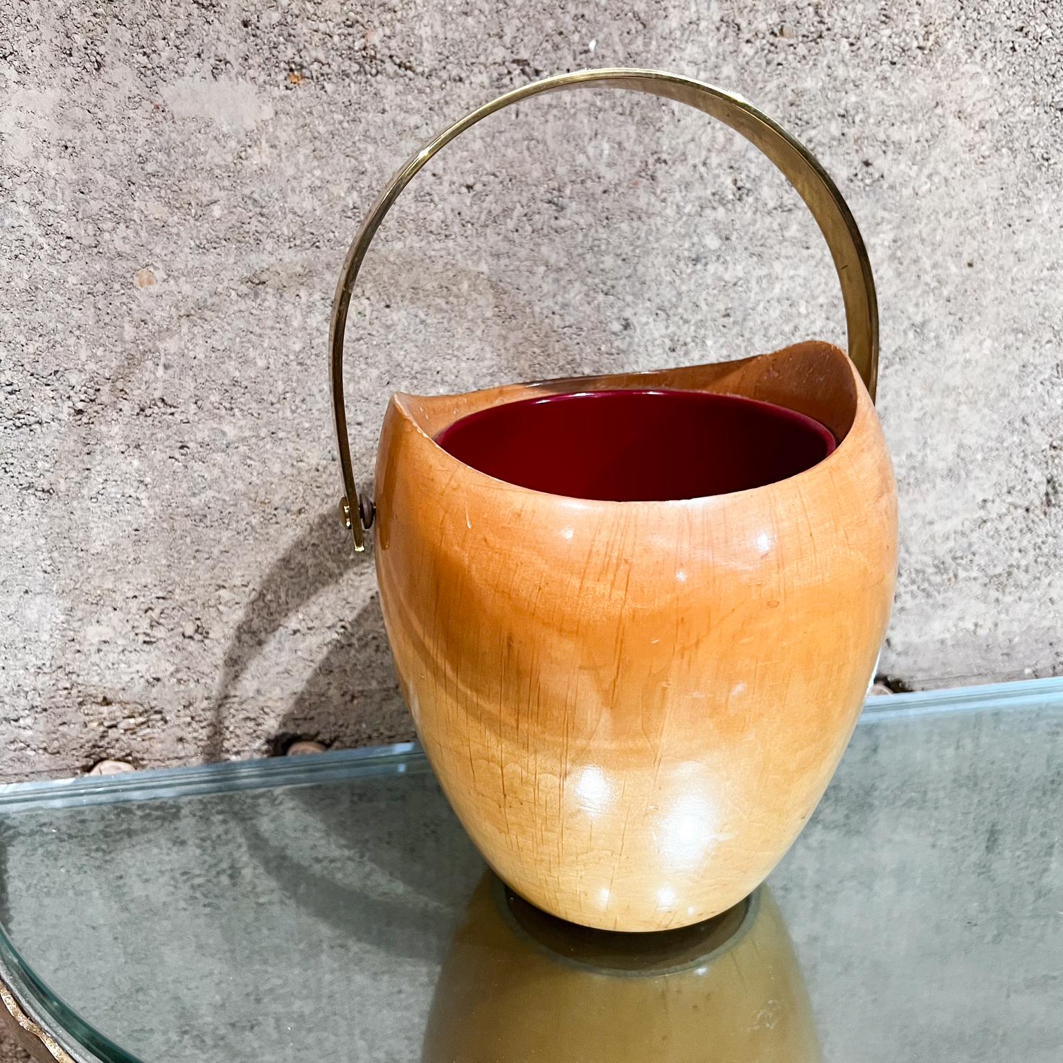 AMBIANIC presents
Midcentury Modern Champagne Wine Ice bucket by Aldo Tura. Clean modern lines
Goatskin has original lacquer finish.
Unrestored vintage condition.
Label present from the maker.
Made in Italy circa 1960s.
15.5 H x 8 in diameter, 19.5