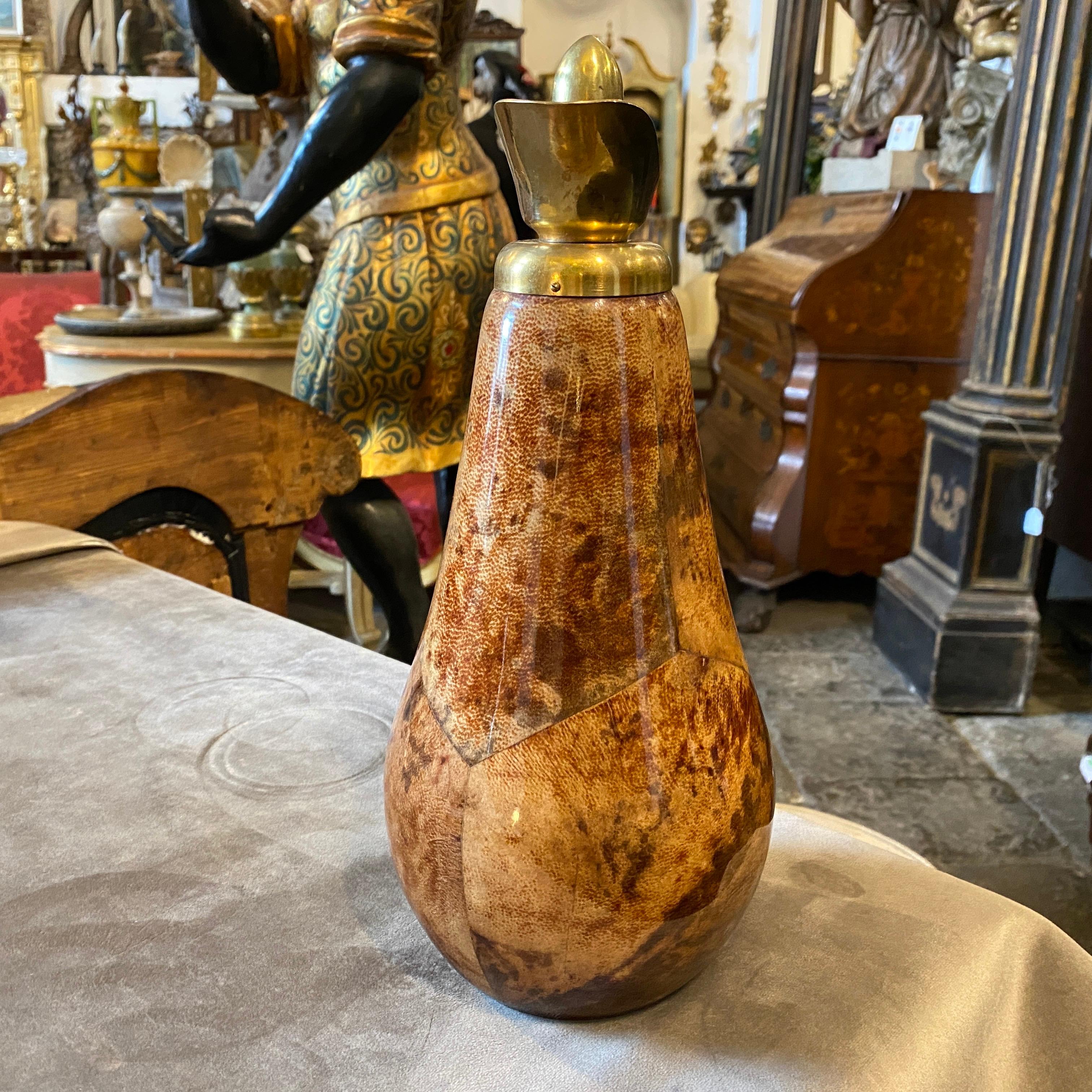 1960s Aldo Tura Mid-Century Modern Goatskin and Brass Thermos Carafe In Good Condition In Aci Castello, IT