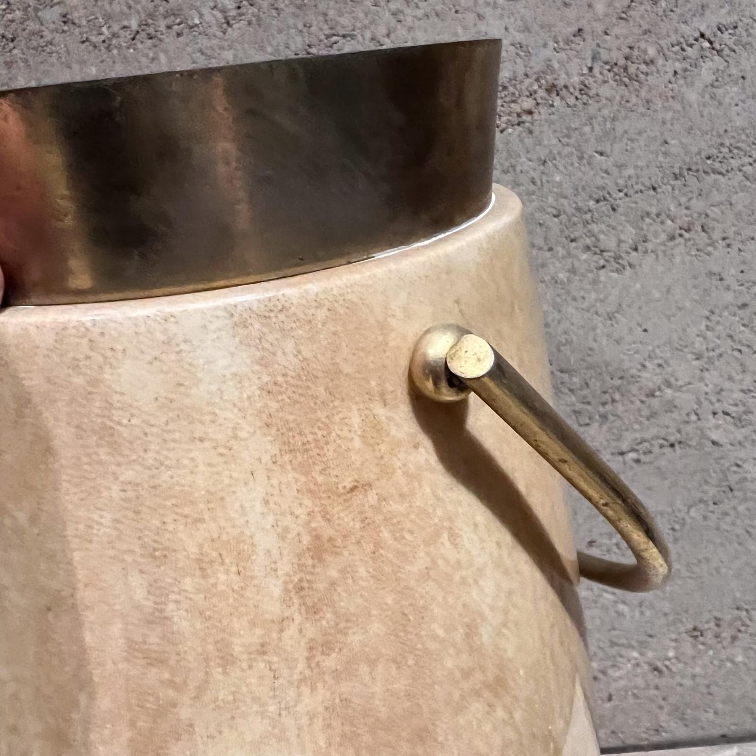 1960 Aldo Tura Tall Champagne Ice Bucket Lacquered Goatkin Italia in vendita 2