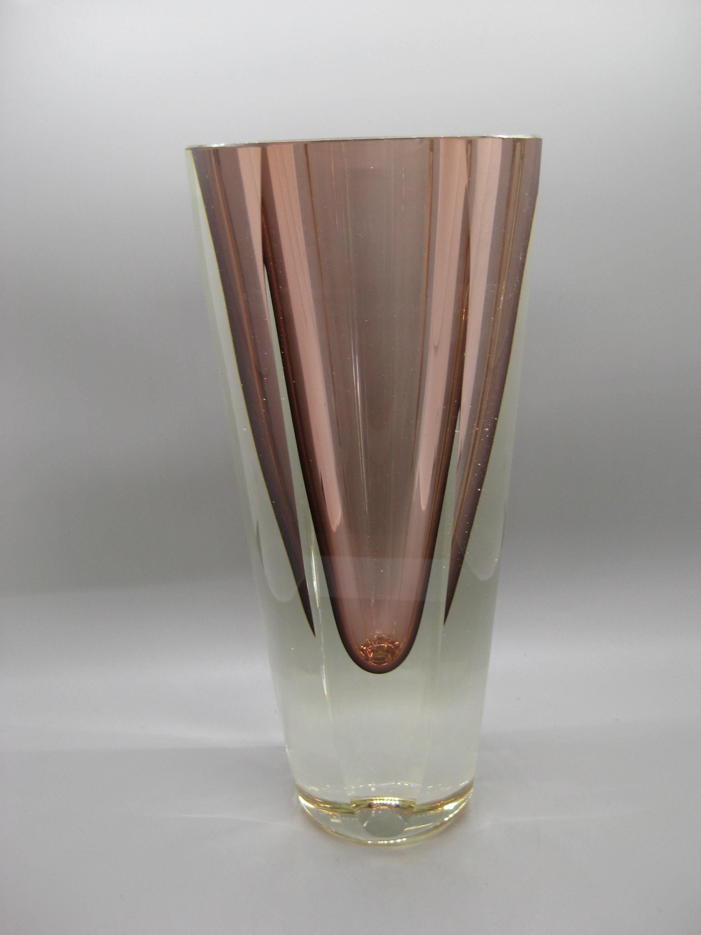 1960 Alessandro Mandruzzato Jarrón facetado veneciano de Murano Glass Sommerso 10 en venta 3