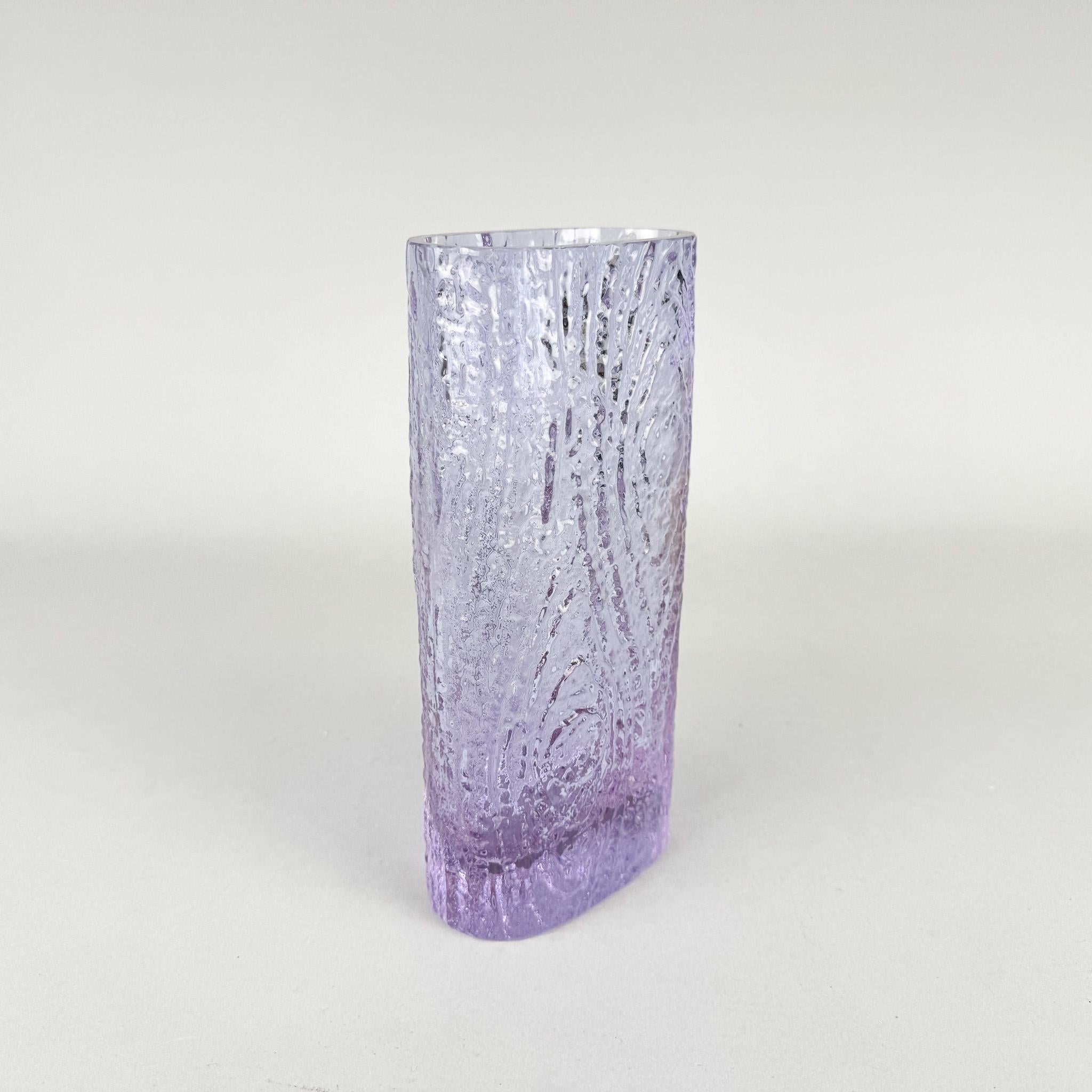 1960's Alexandrite Glass Vase by Vaclav Hanus, Czechoslovakia In Good Condition For Sale In Praha, CZ