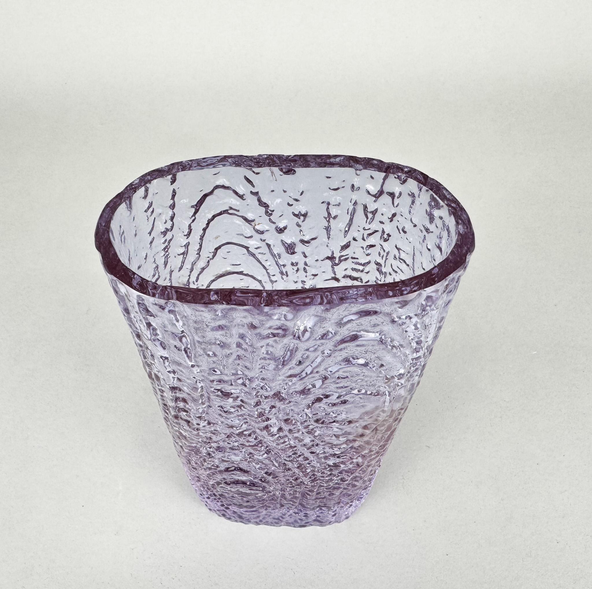 1960's Alexandrite Glass Vase by Vaclav Hanus, Czechoslovakia For Sale 2