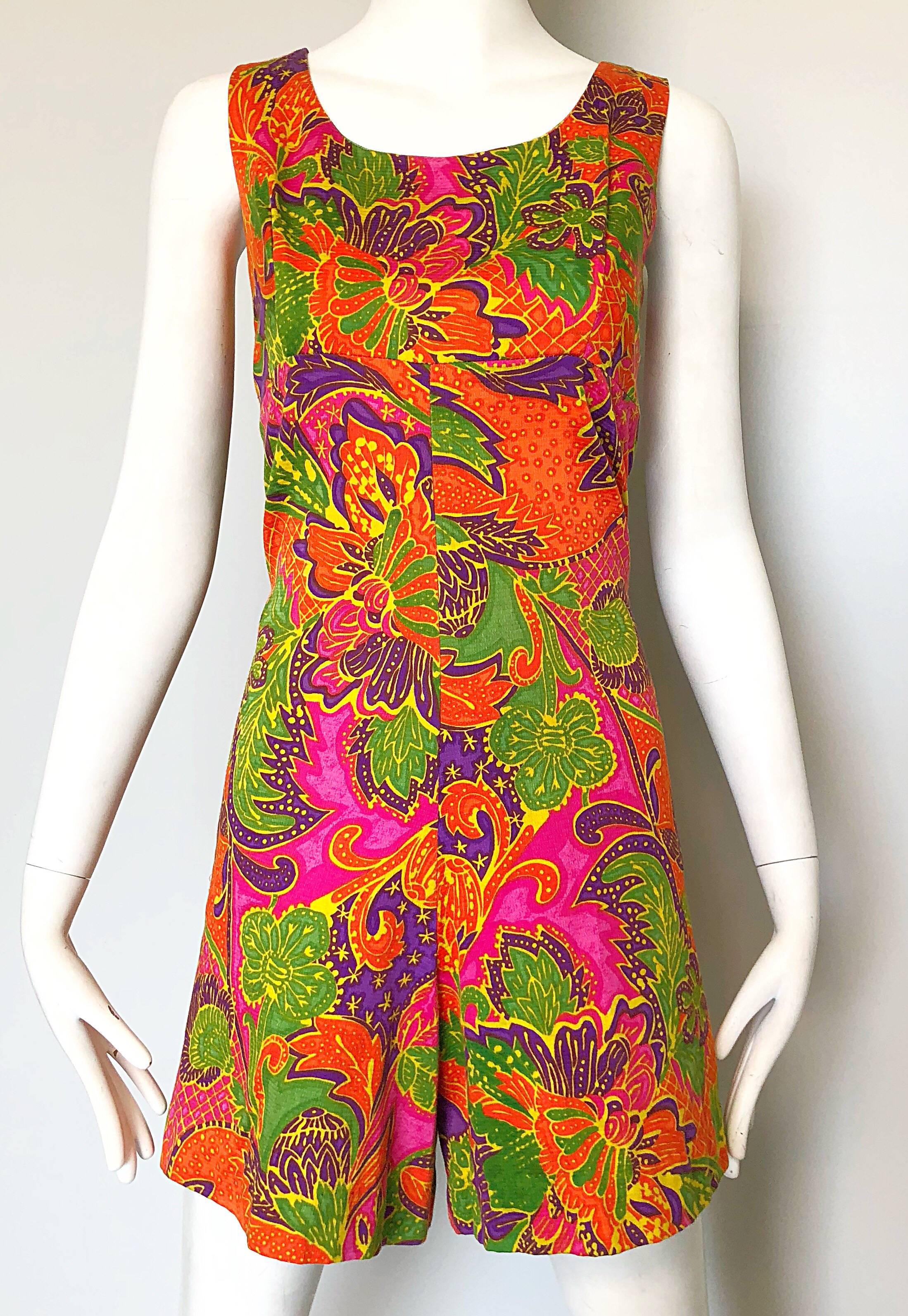 1960s Alfred Shaheen Romper Brightly Colored Tropical Hawaiian One Piece 60s In Excellent Condition For Sale In San Diego, CA