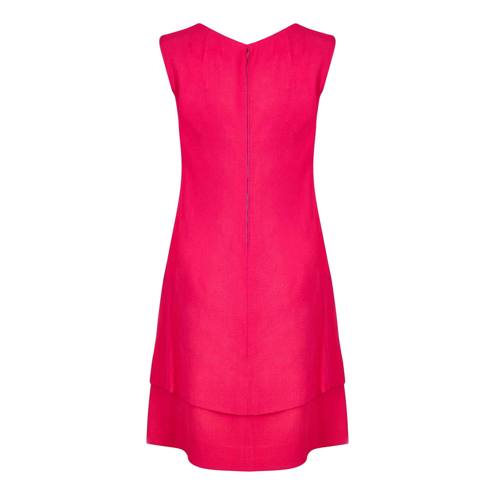 This is a really well made original 1960s French couture shift dress by Alice Goyer who operated a small fashion atelier in Bordeaux, France.  The construction is superb with interesting design details and is entirely handmade by a highly trained