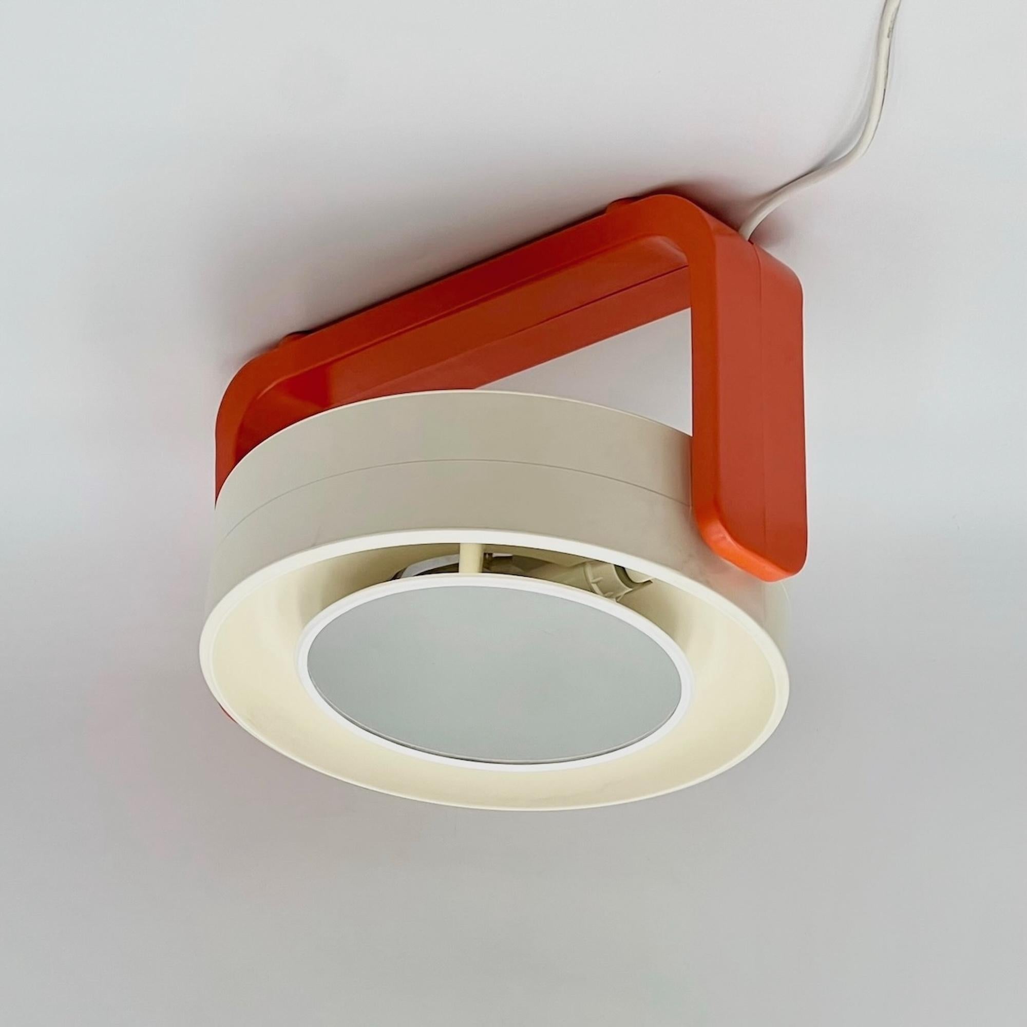 1960er Allibert Space Age Leuchtspiegel mit orangefarbenem Kunststoffsockel im Zustand „Gut“ im Angebot in San Benedetto Del Tronto, IT
