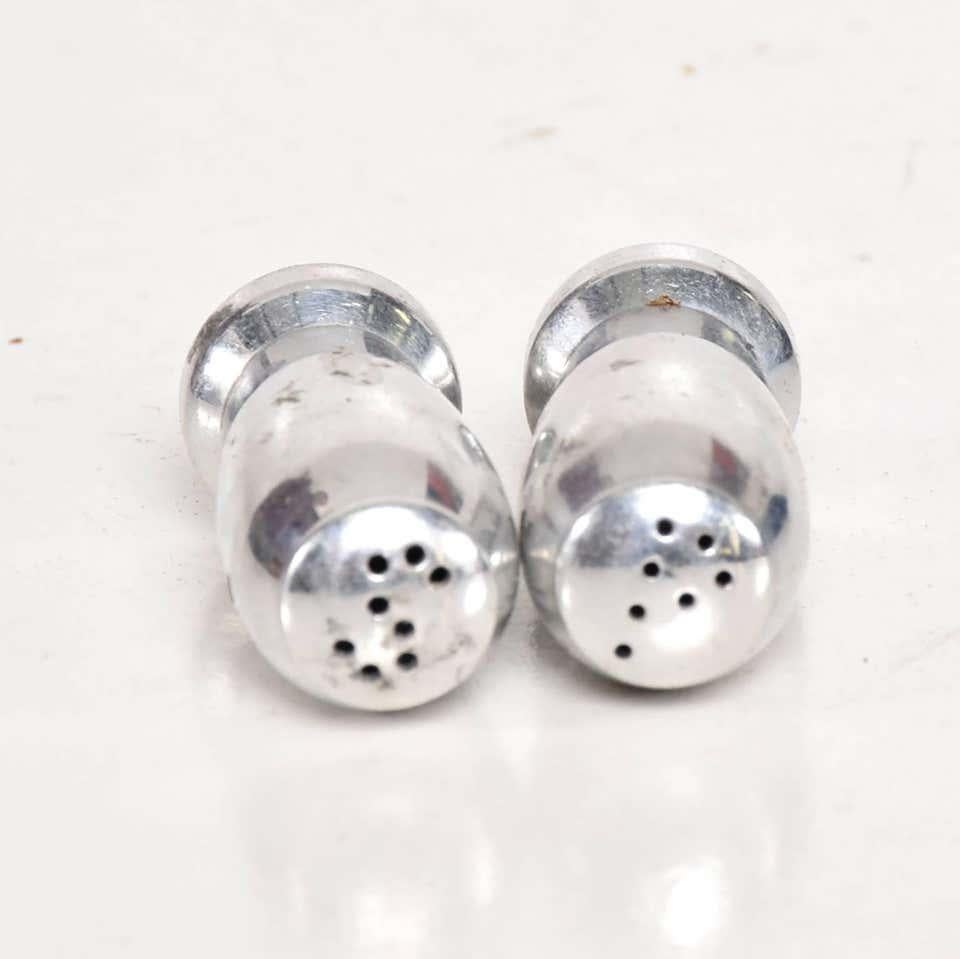Mid-Century Modern airstream Industrial style pair of aluminum salt and pepper shakers
In the shape of a bomb bullet missile or torpedo
Marked S and P at top of Shaker
Unsure of maker has no apparent label.
Dimensions: 1 5/8