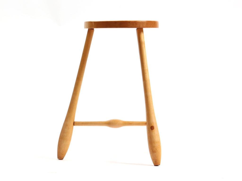 Mid-Century Modern Tabouret American Craftsman des années 1960 en forme d'œuf à trois pieds en bouleau en vente