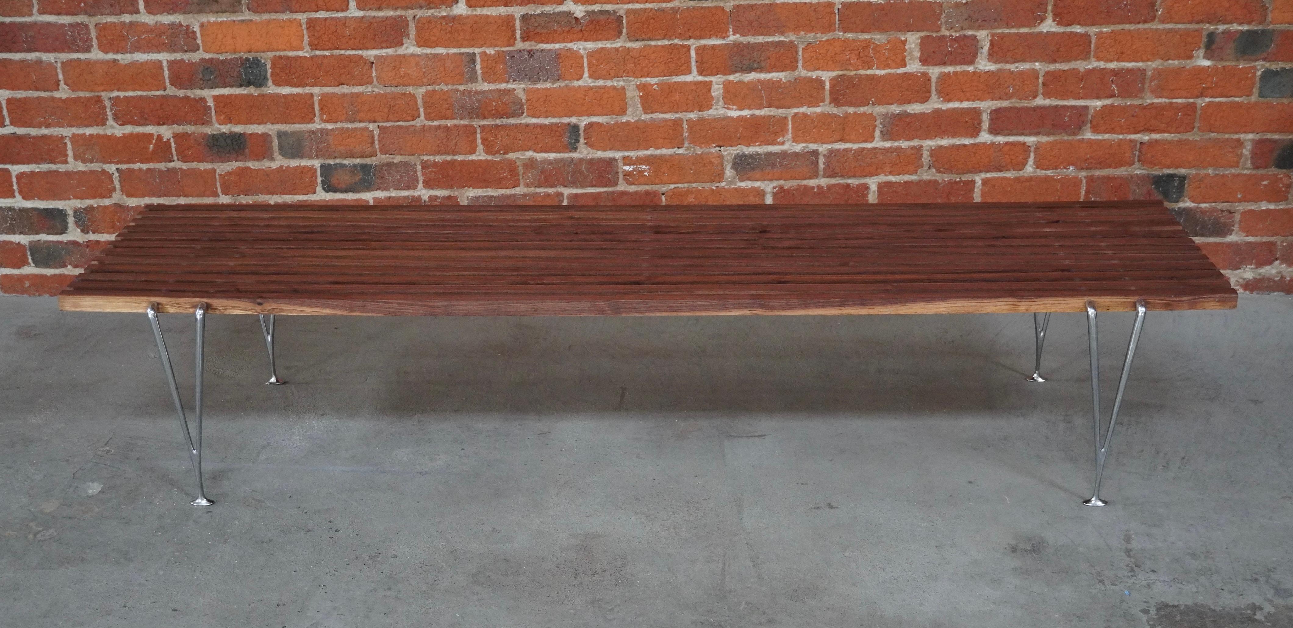 Table basse à lattes / banc en noyer / chrome Hughes Acton, américain des années 1960 en vente 2
