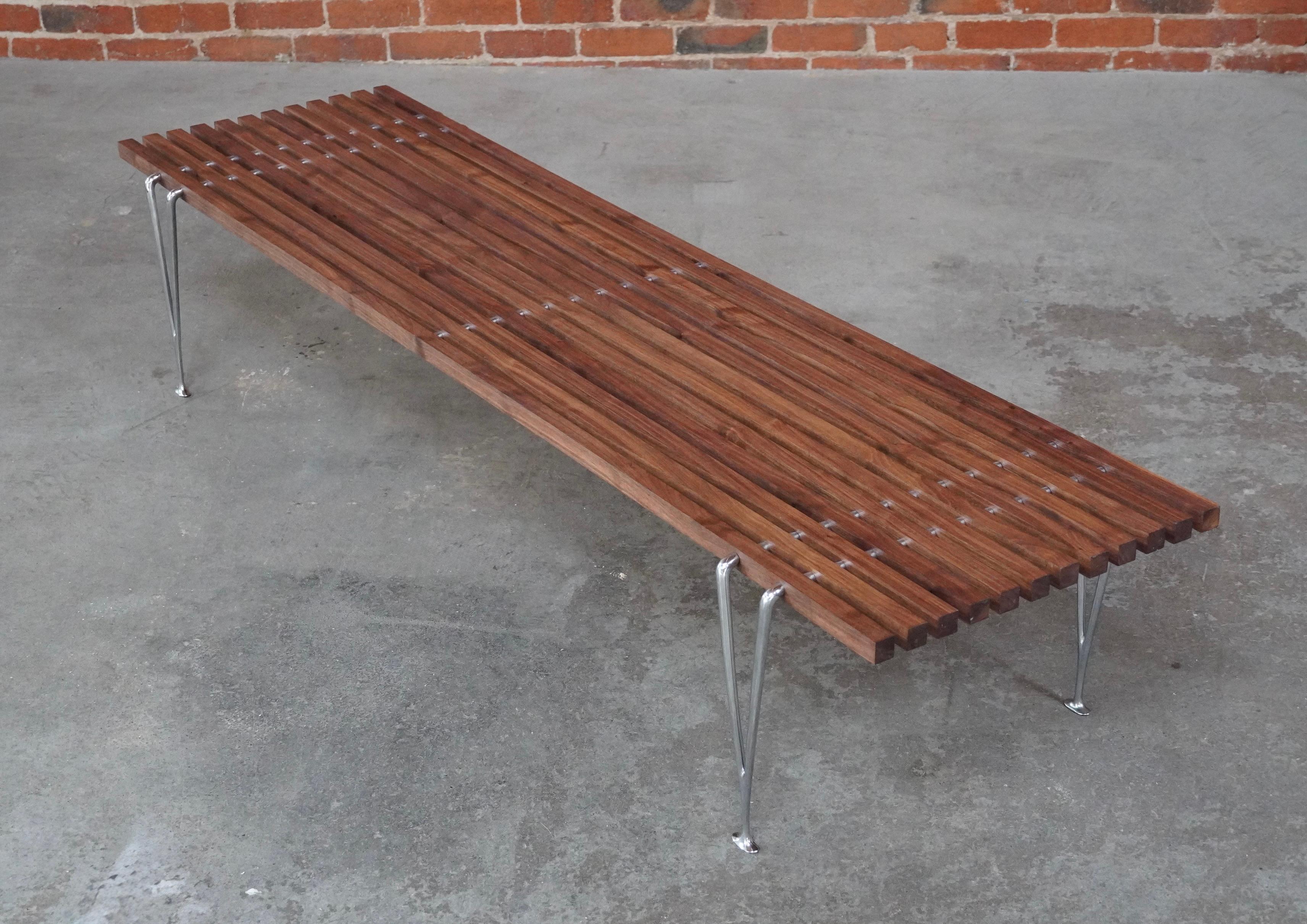 Milieu du XXe siècle Table basse à lattes / banc en noyer / chrome Hughes Acton, américain des années 1960 en vente