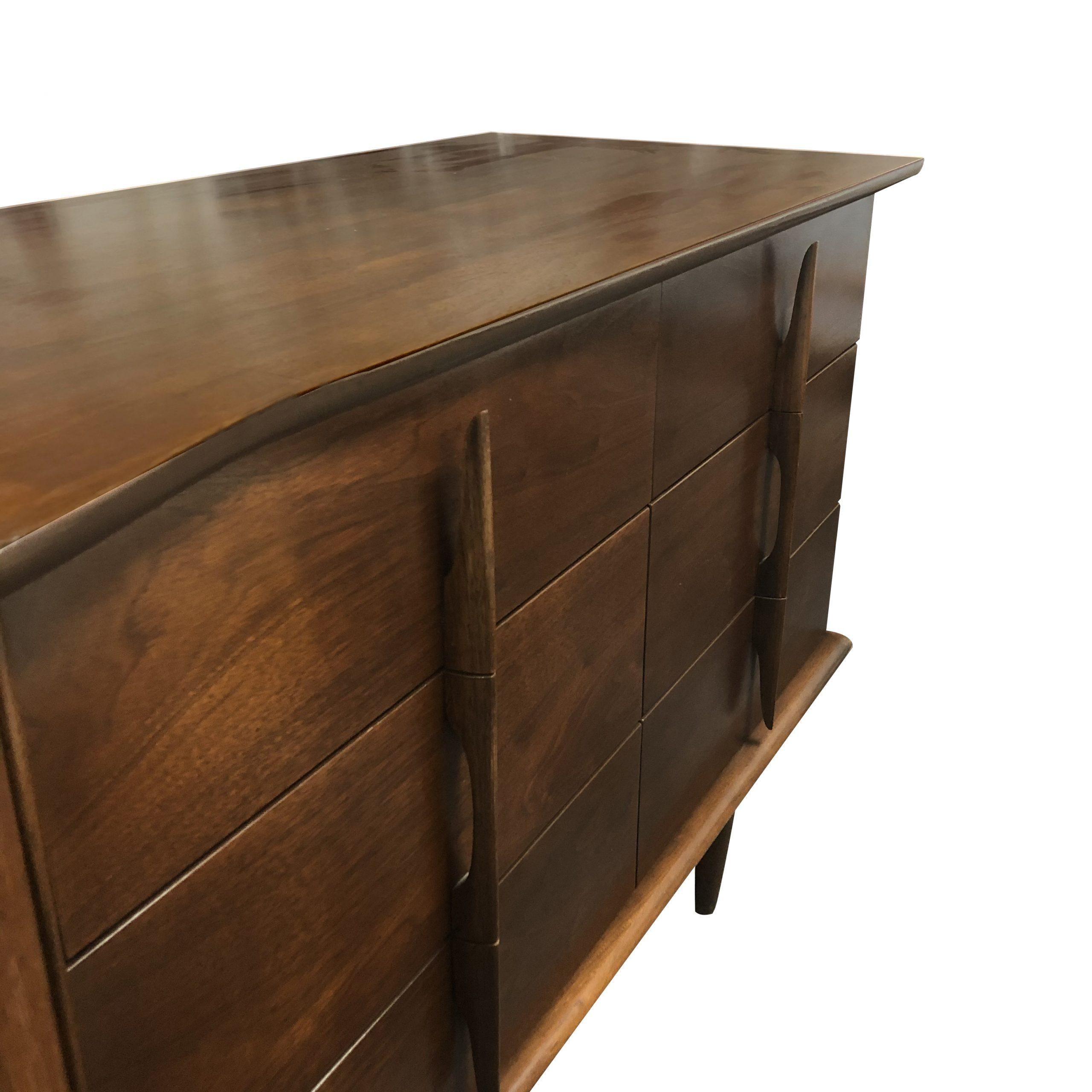 1960s American Midcentury Brutalist Walnut Sculptural Credenza Sideboard In Good Condition In London, GB
