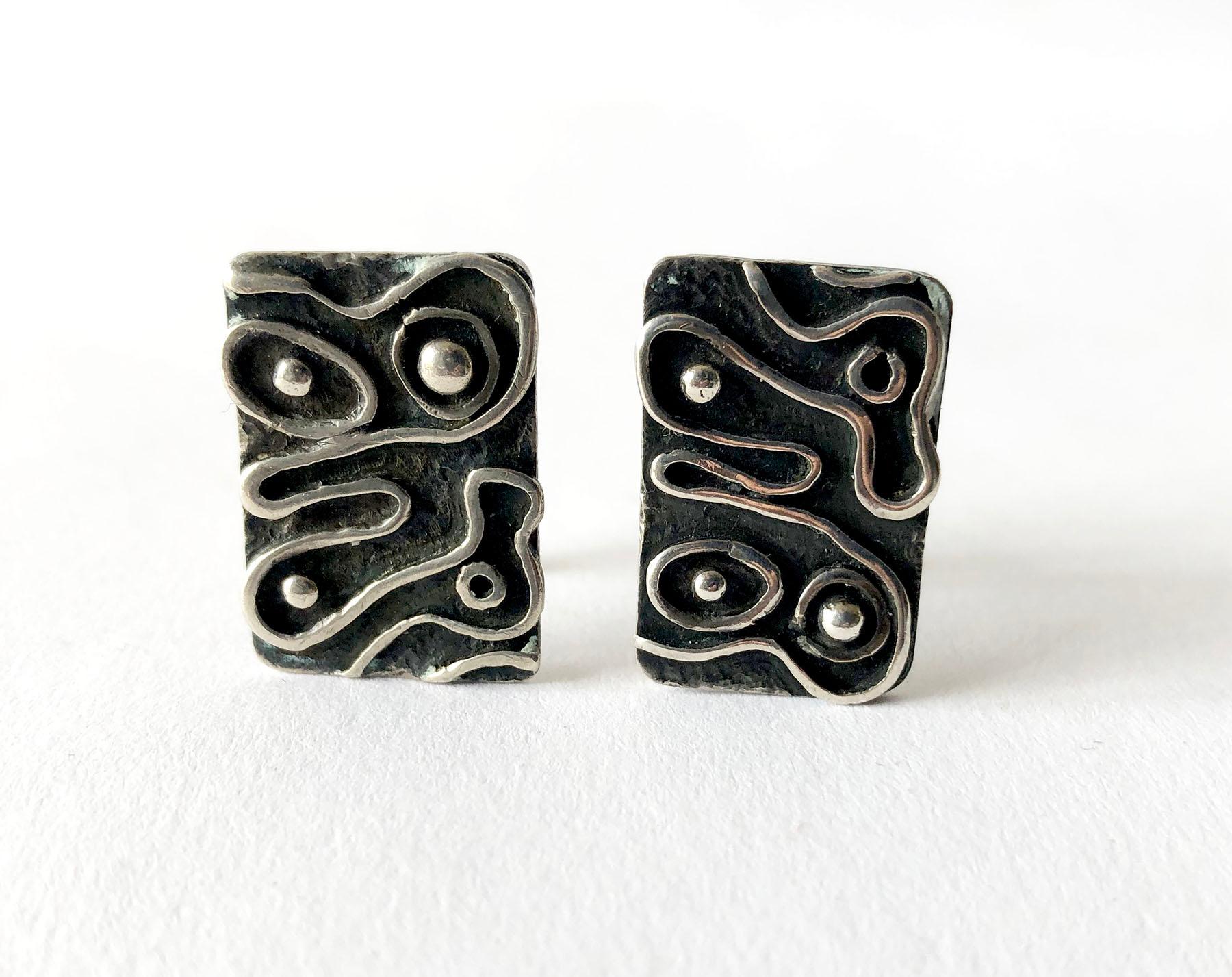 American modernist 1960s cufflinks by iS.  Cufflinks measure 5/8