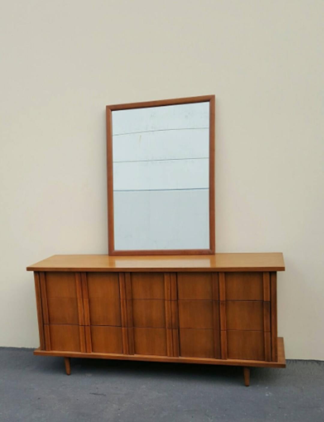 1960s American of Martinsville 9 Drawer Walnut Dresser with Matching Mirror For Sale 7