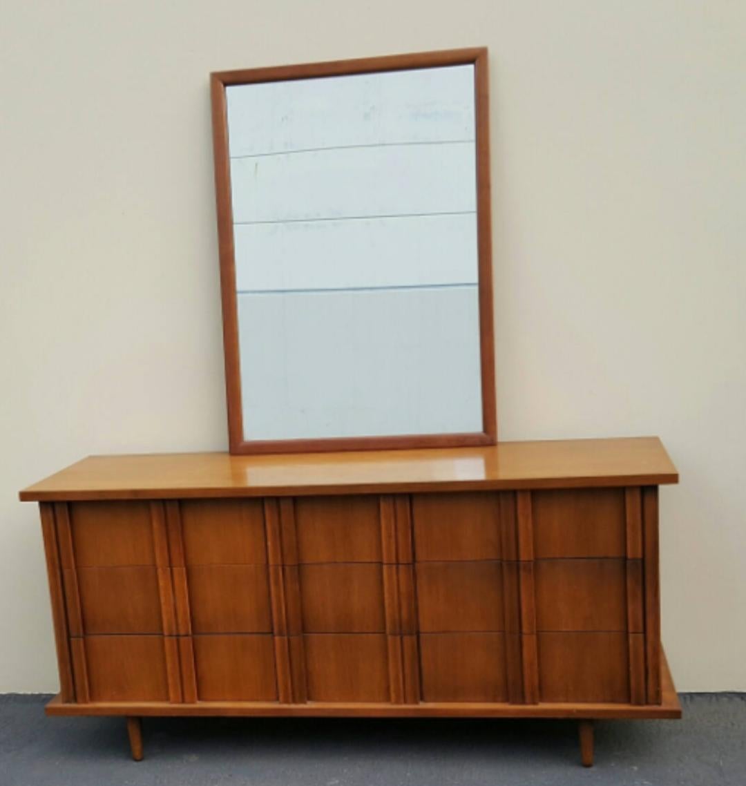 1960s American of Martinsville 9 Drawer Walnut Dresser with Matching Mirror For Sale 8