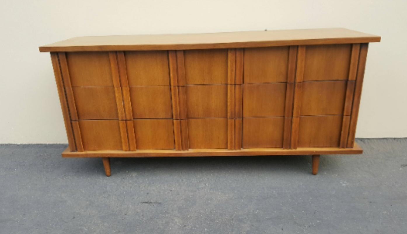 20th Century 1960s American of Martinsville 9 Drawer Walnut Dresser with Matching Mirror For Sale
