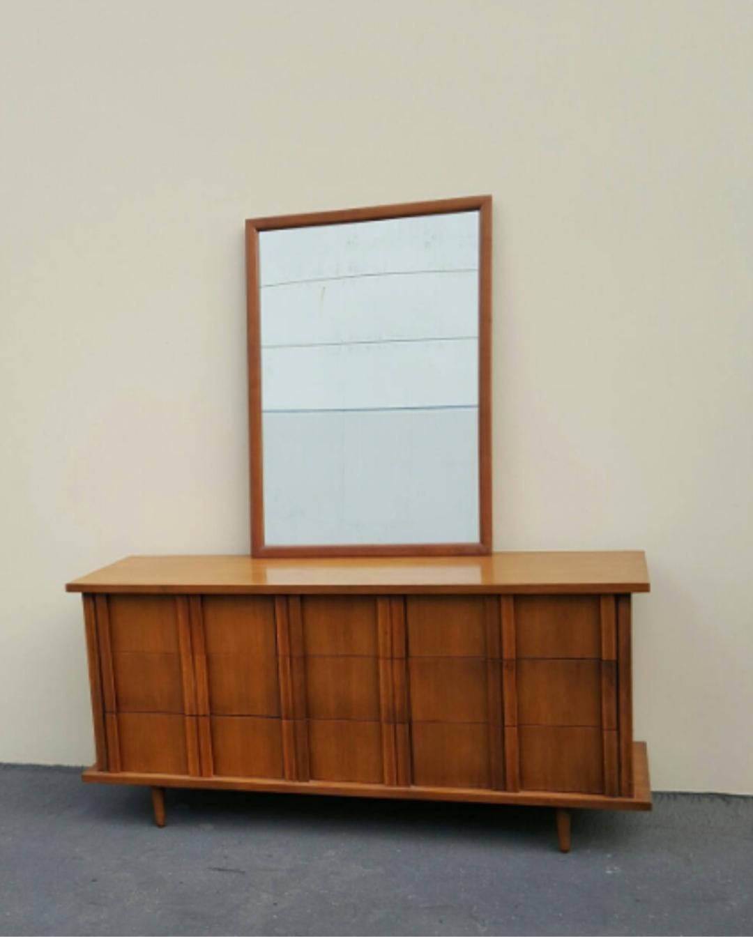 1960s American of Martinsville 9 Drawer Walnut Dresser with Matching Mirror For Sale 2