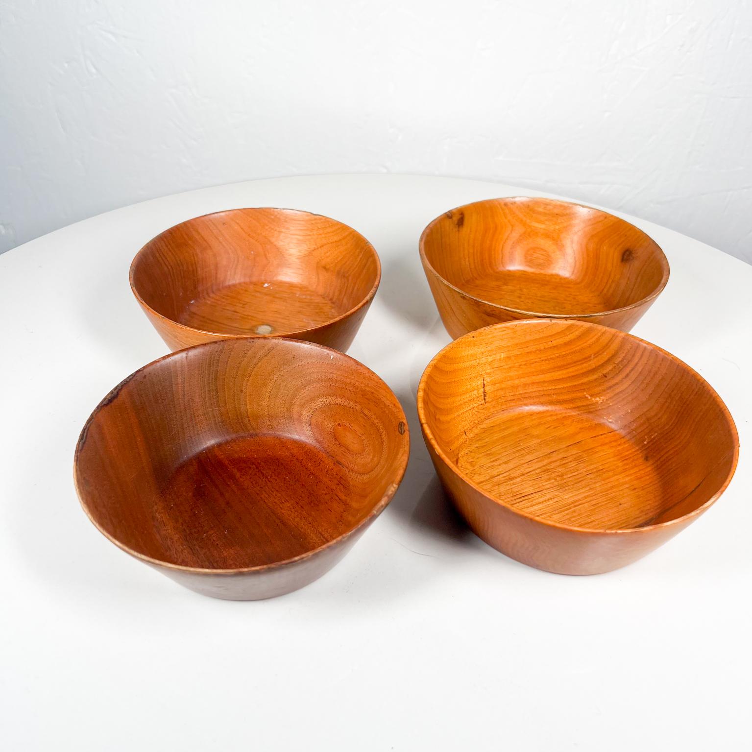 
1960s American Studio Craft Hand-Carved Wood Bowl Set by Harry Nohr
Harry Nohr bowl maker is known as the father of modern wood turning.
5.13 diameter x 1.75 h
Preowned original unrestored vintage condition
Please review all images for condition.