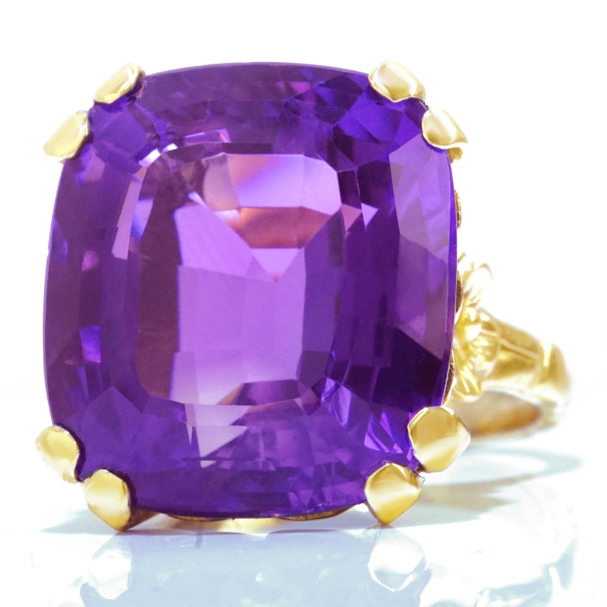 1960s Amethyst Set Gold Ring In Excellent Condition In Litchfield, CT