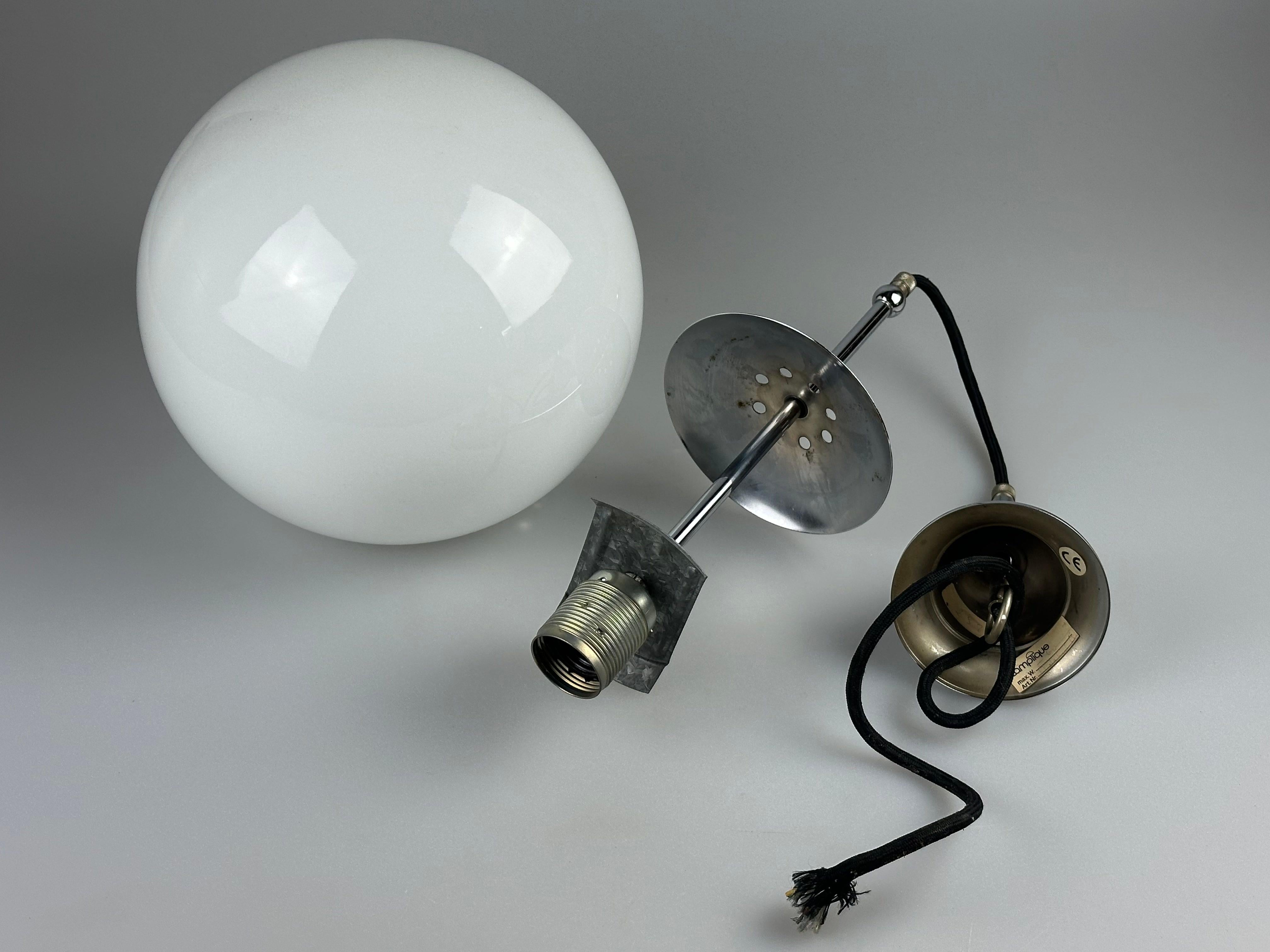 Lampada a sospensione Globe degli anni '60 e '70, lampada da soffitto in vetro, design A Space Age in vendita 10