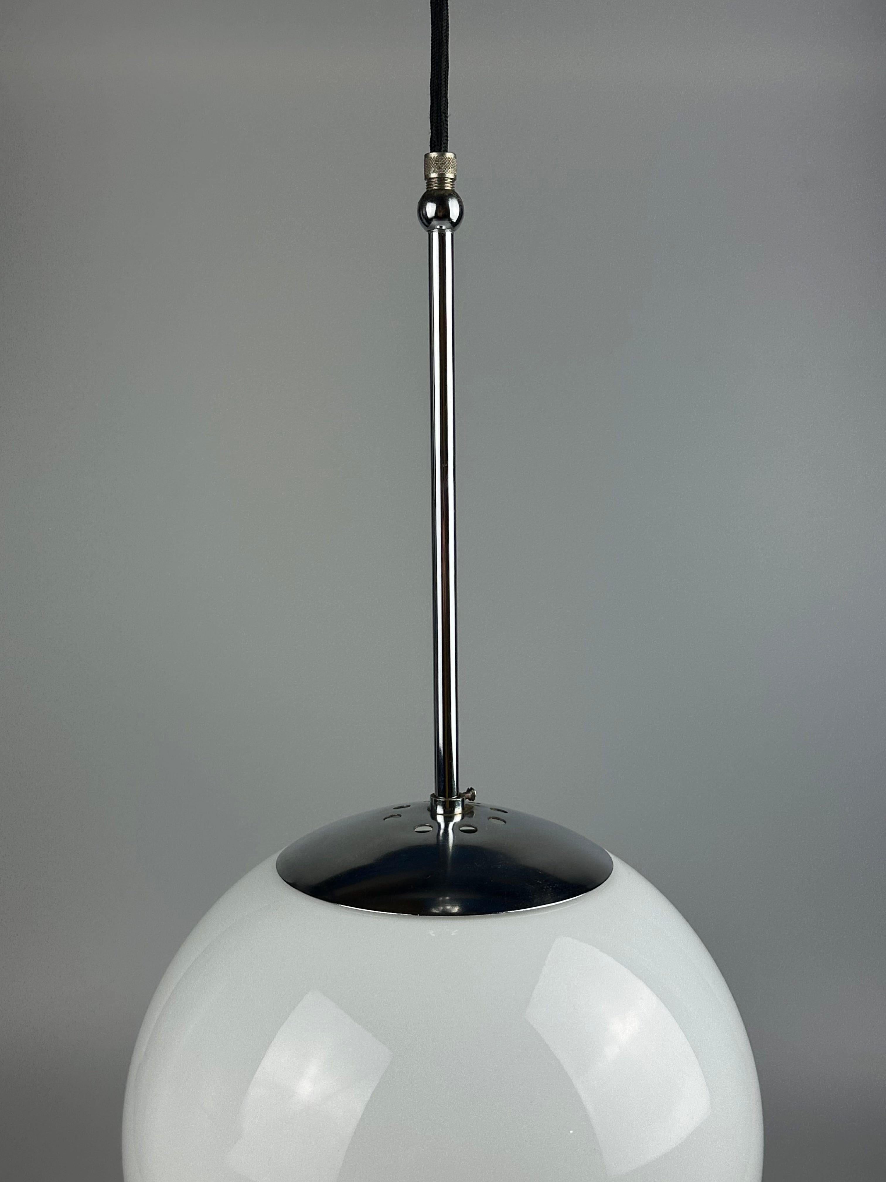 Lampada a sospensione Globe degli anni '60 e '70, lampada da soffitto in vetro, design A Space Age in vendita 3